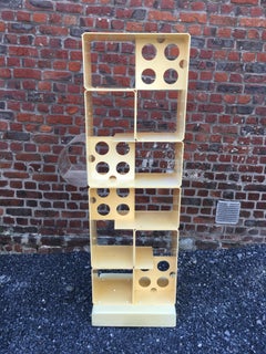 Etagère en plastique circa 1960-1970. Démontable en 2 parties