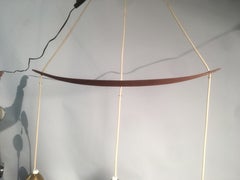 Lustre de style scandinave en teck et opaline, vers 1960.