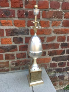 Lampada da tavolo in stile Maison Charles in metallo argentato e velluto, intorno al 1970.