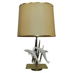 Lampe de table avec motif de dauphins, circa 1970 Laiton et plastique.
