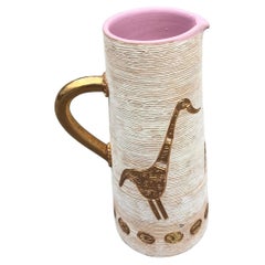 Jarra de cerámica con un motivo de pájaro, fabricada en Italia, hacia 1960.