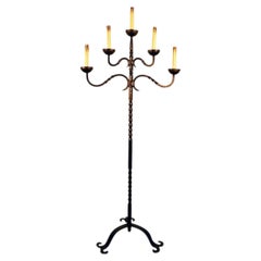 Lampadaire de style néoclassique en fer forgé, vers 1950.