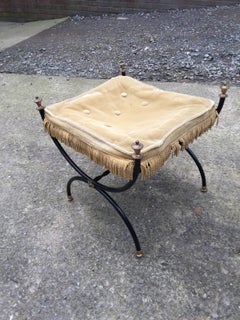 Tabouret en métal laqué et tissu, circa 1950.