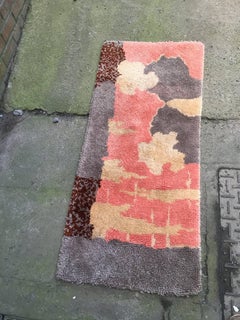 Petit tapis Art Déco en laine, fabriqué à la main vers 1930.