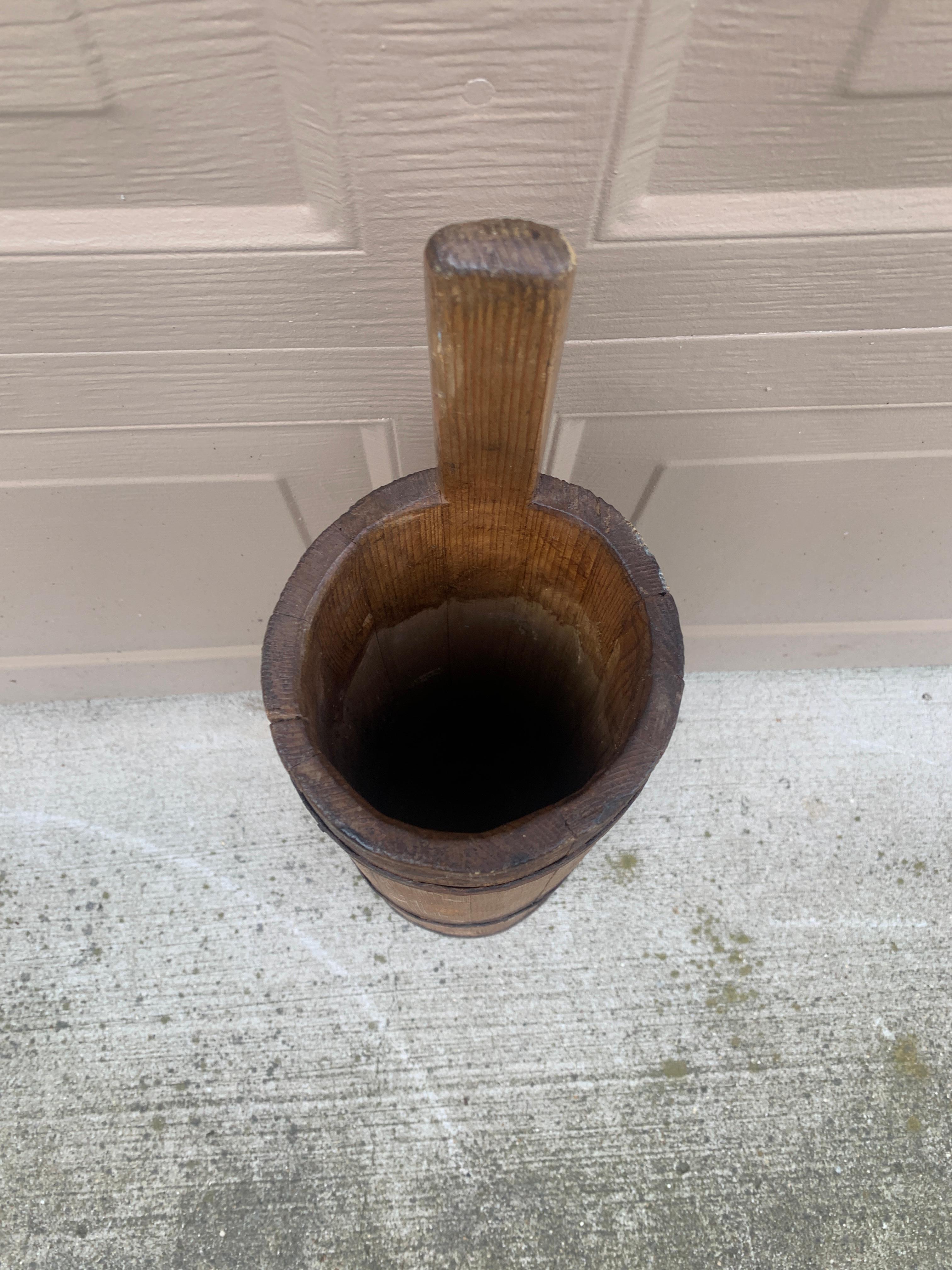Fer Grand seau ou porte-parapluie ancien du 19e siècle en bois et en fer en vente