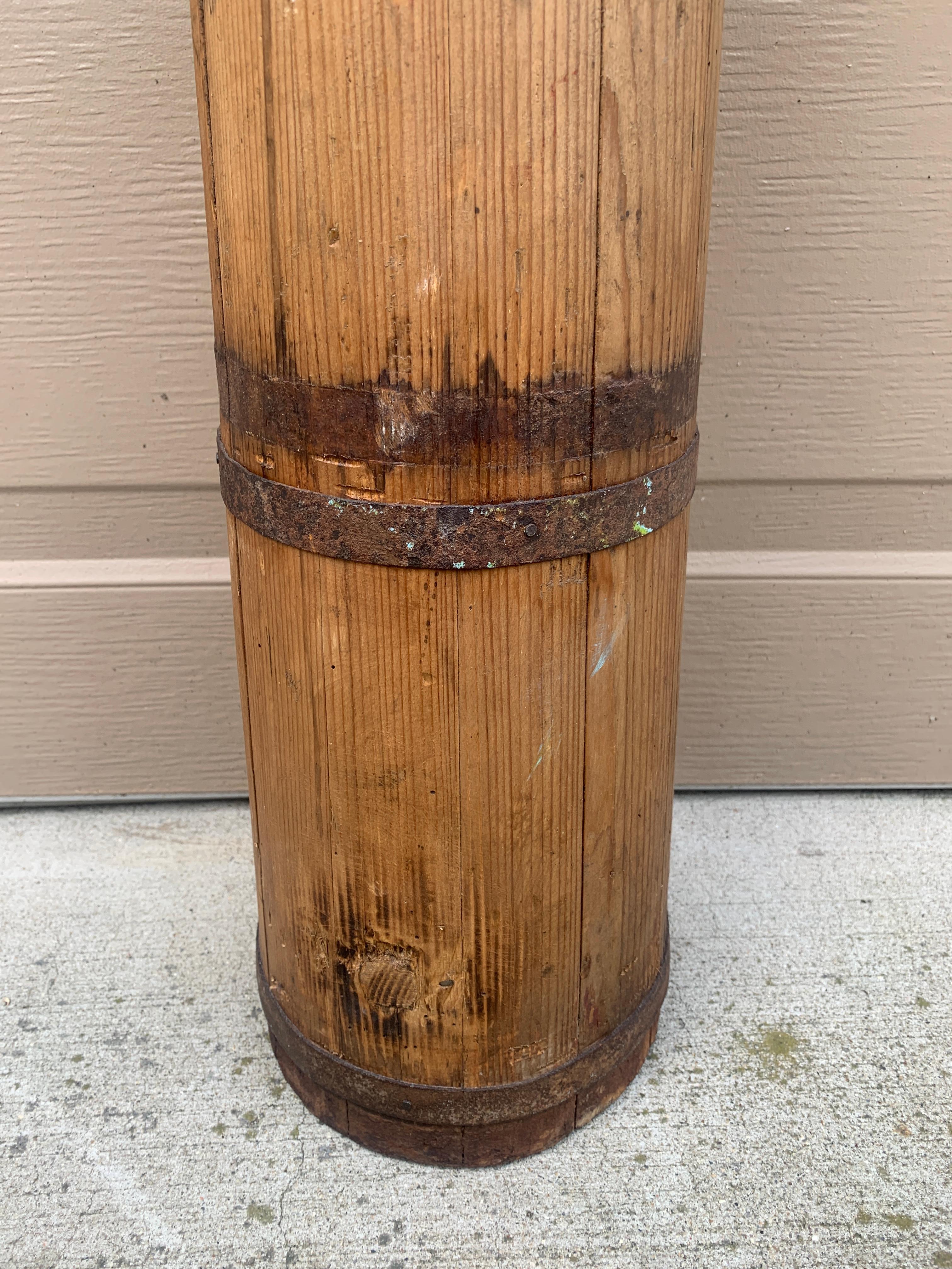 Grand seau ou porte-parapluie ancien du 19e siècle en bois et en fer en vente 2