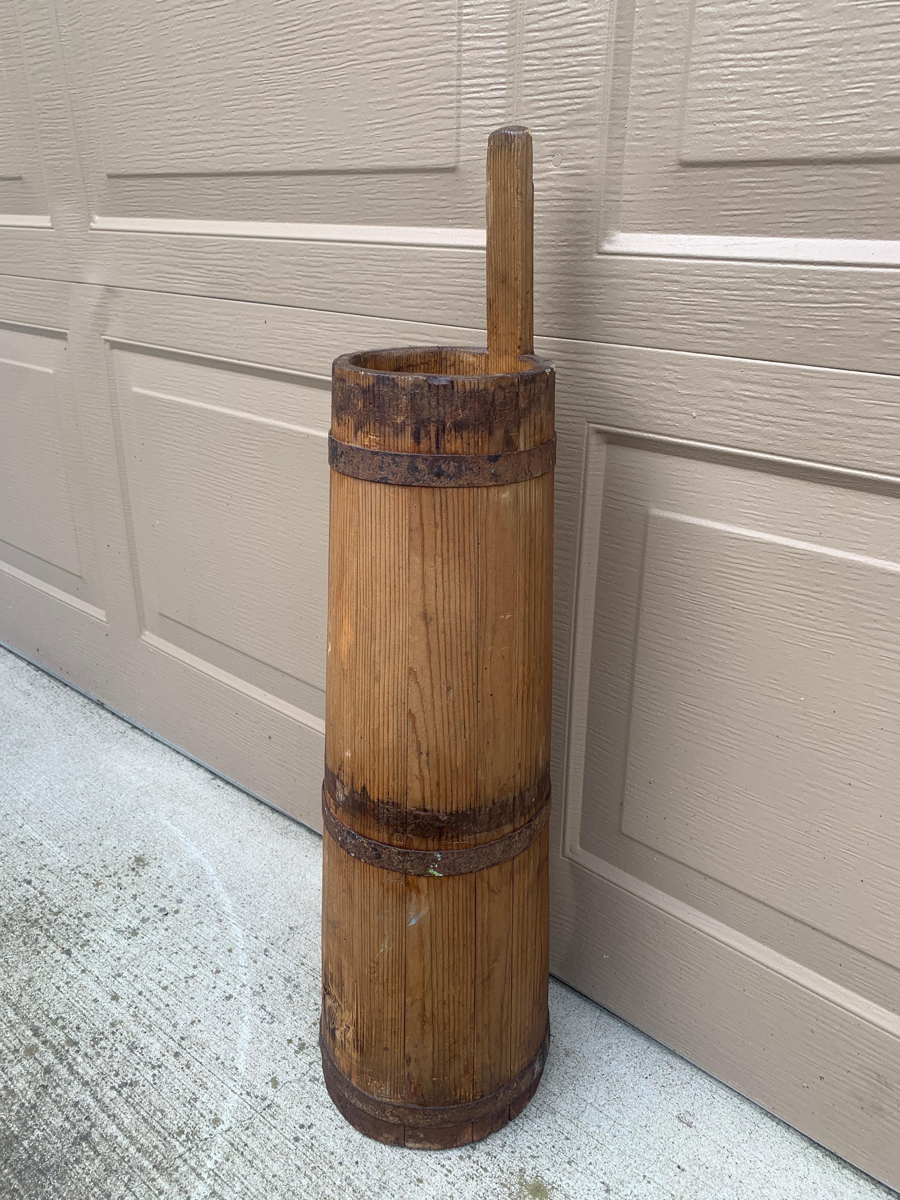 Américain Grand seau ou porte-parapluie ancien du 19e siècle en bois et en fer en vente