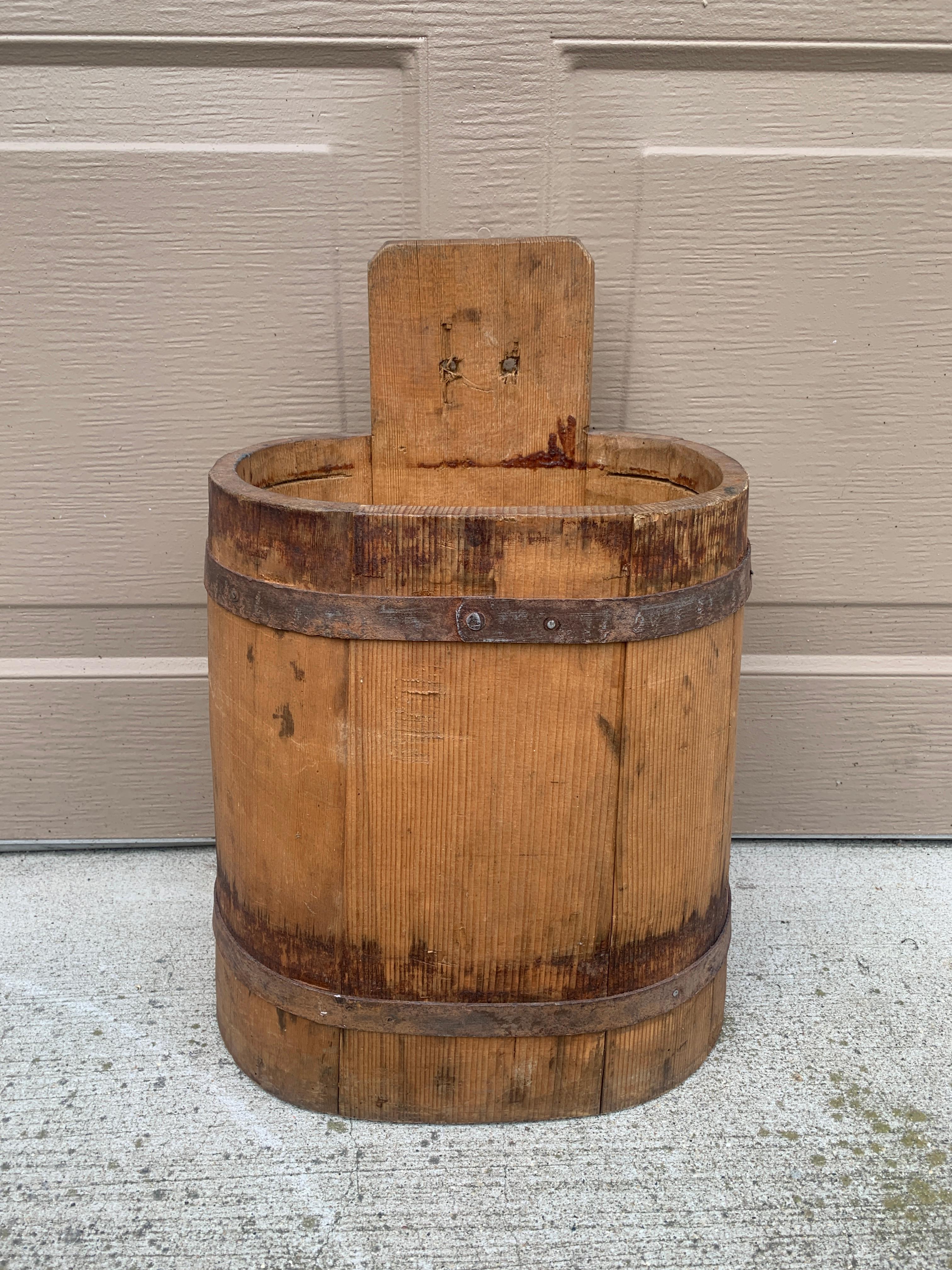 Rustique Ancien seau ou corbeille à papier en bois et en fer du 19e siècle en vente