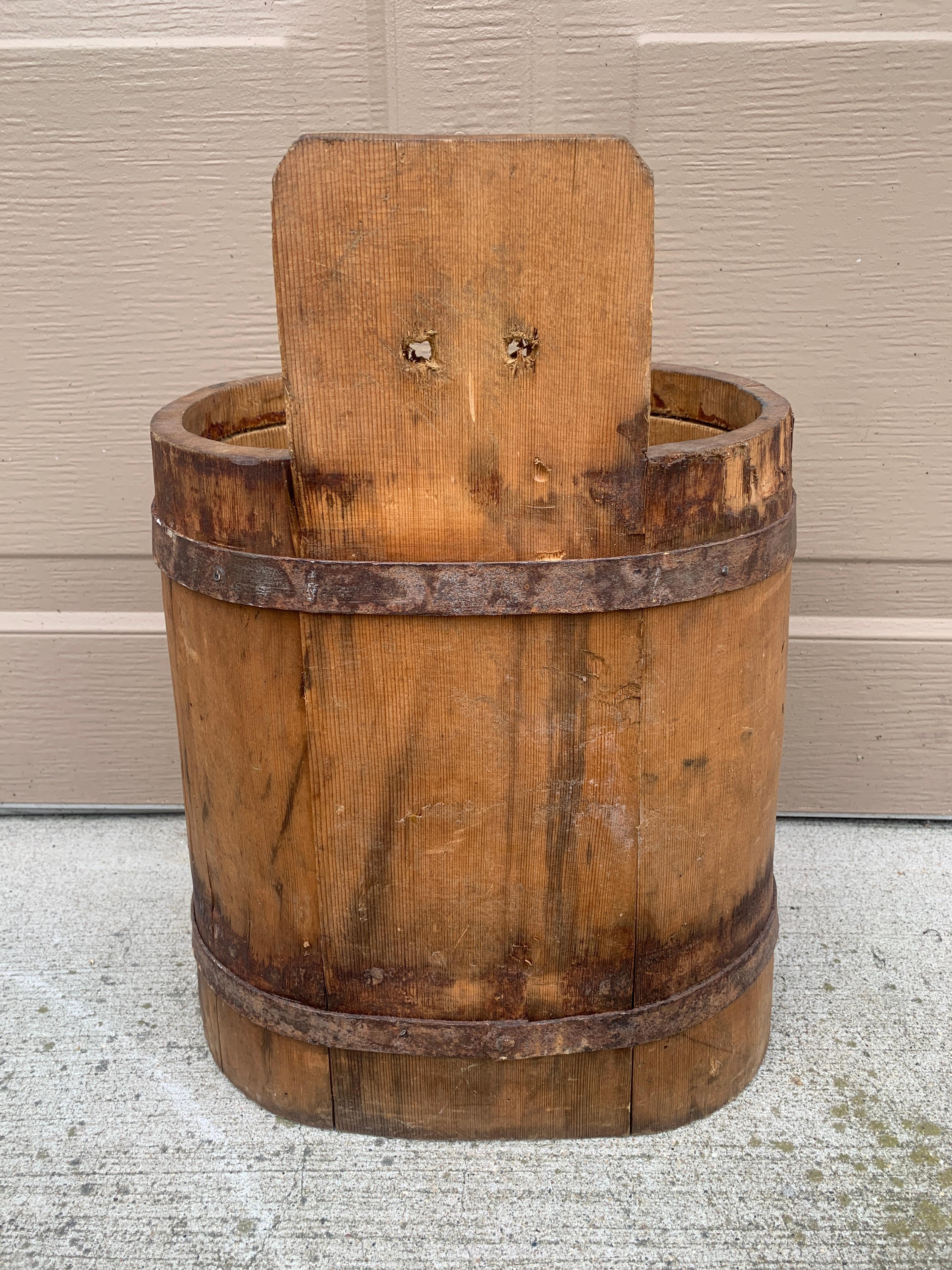 Ancien seau ou corbeille à papier en bois et en fer du 19e siècle en vente 5