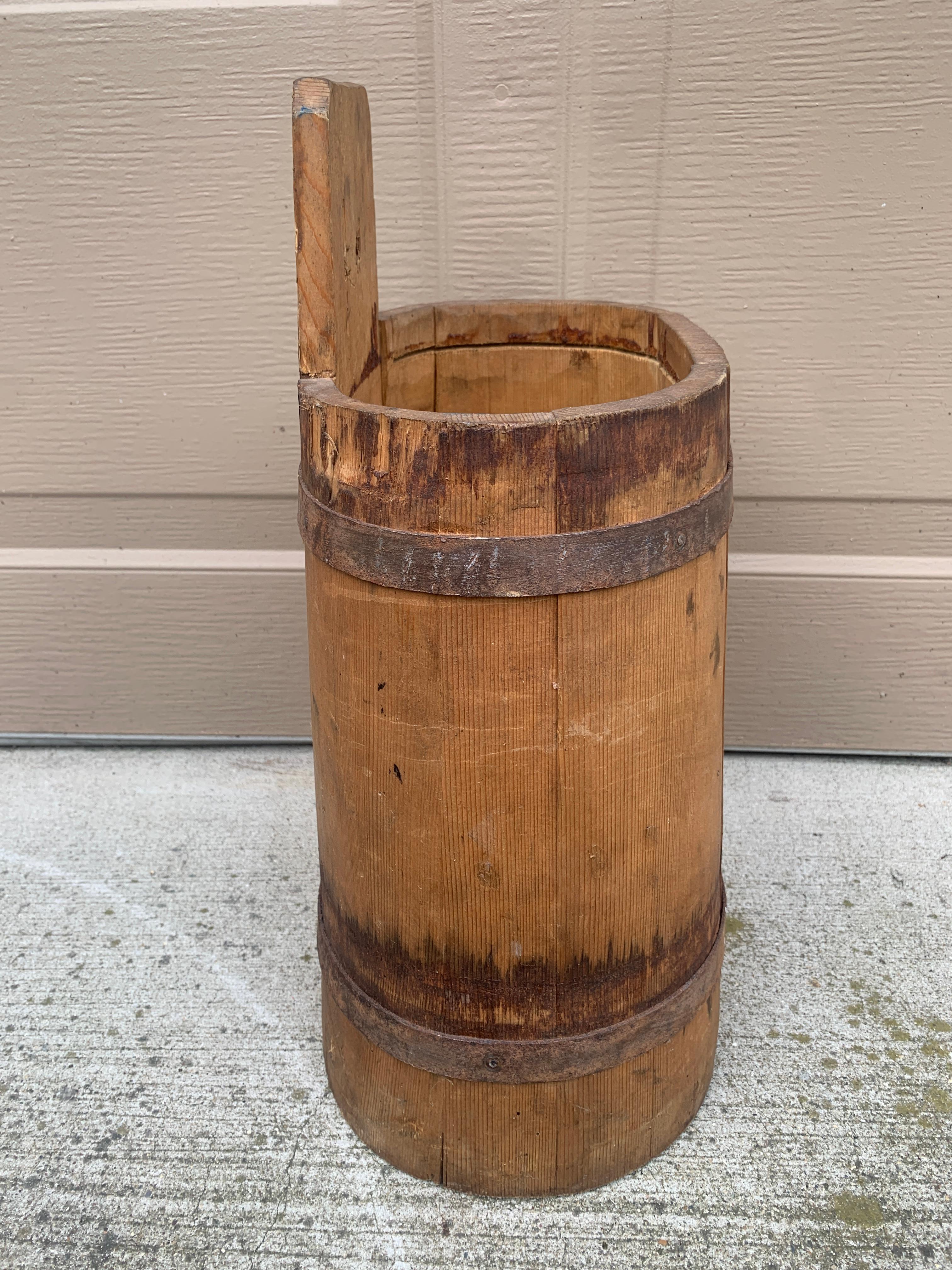 Ancien seau ou corbeille à papier en bois et en fer du 19e siècle en vente 6