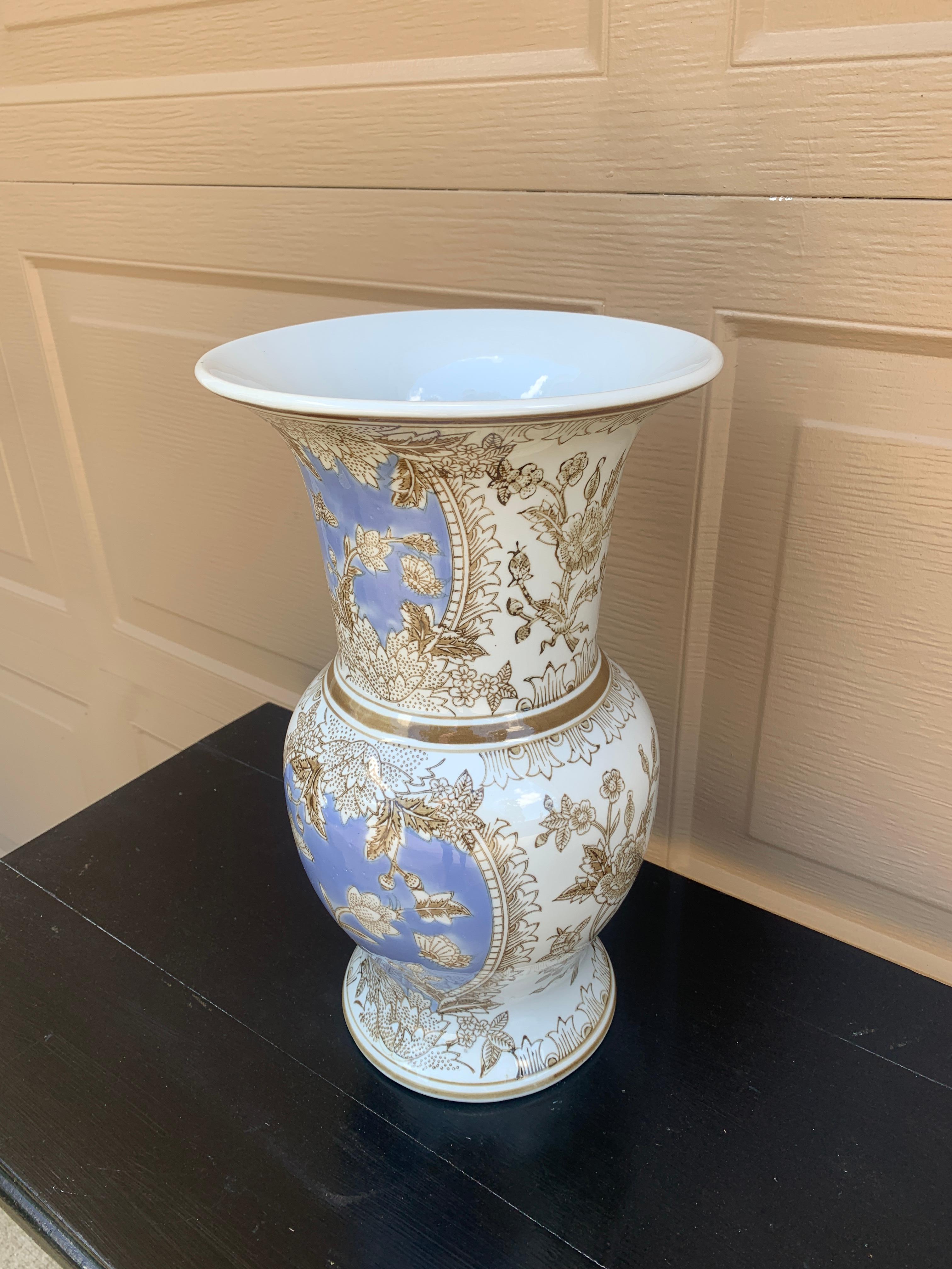 Cineserie Vaso in porcellana bianca e blu Chinoiserie in vendita
