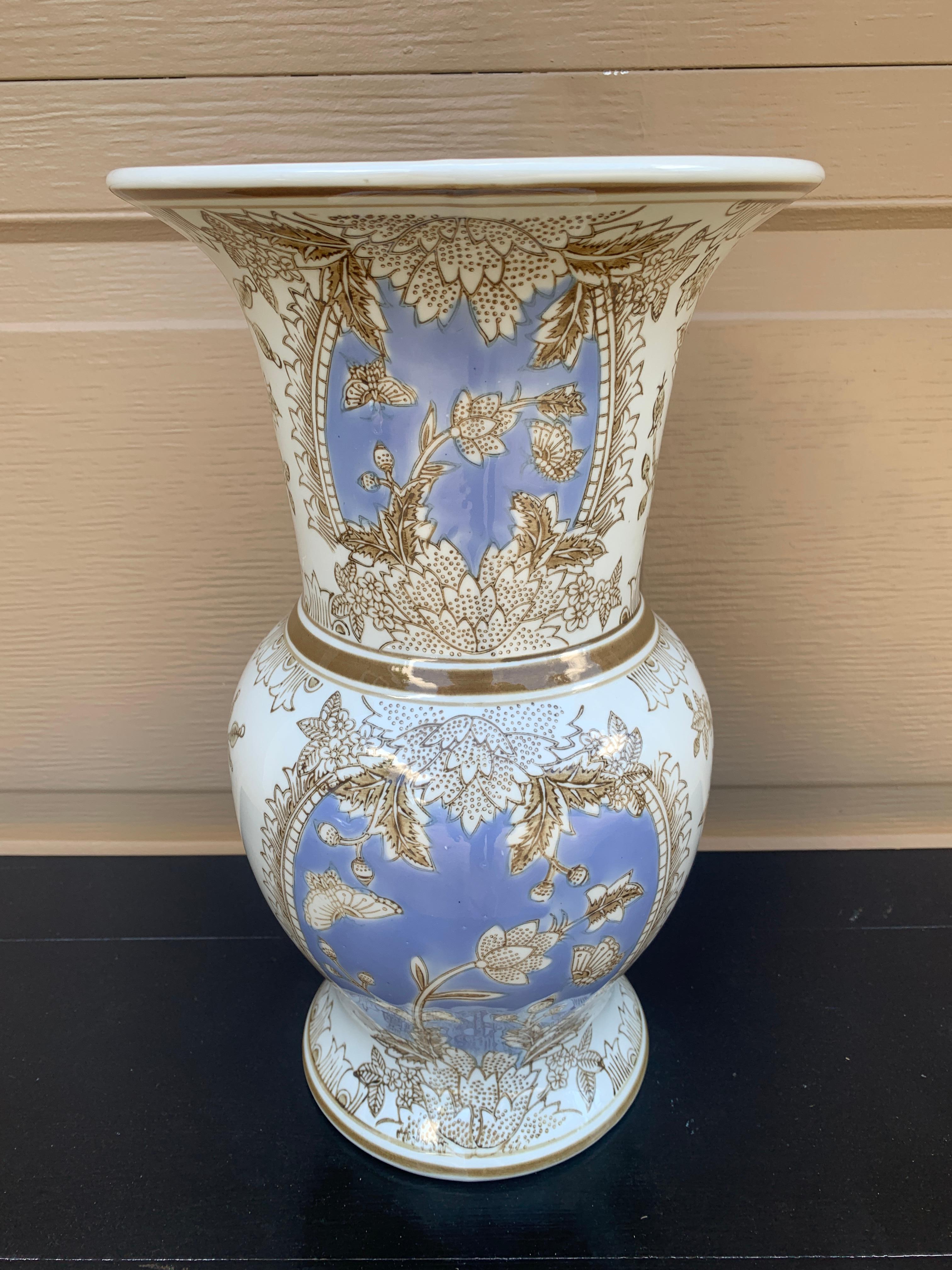 Vaso in porcellana bianca e blu Chinoiserie in vendita 2
