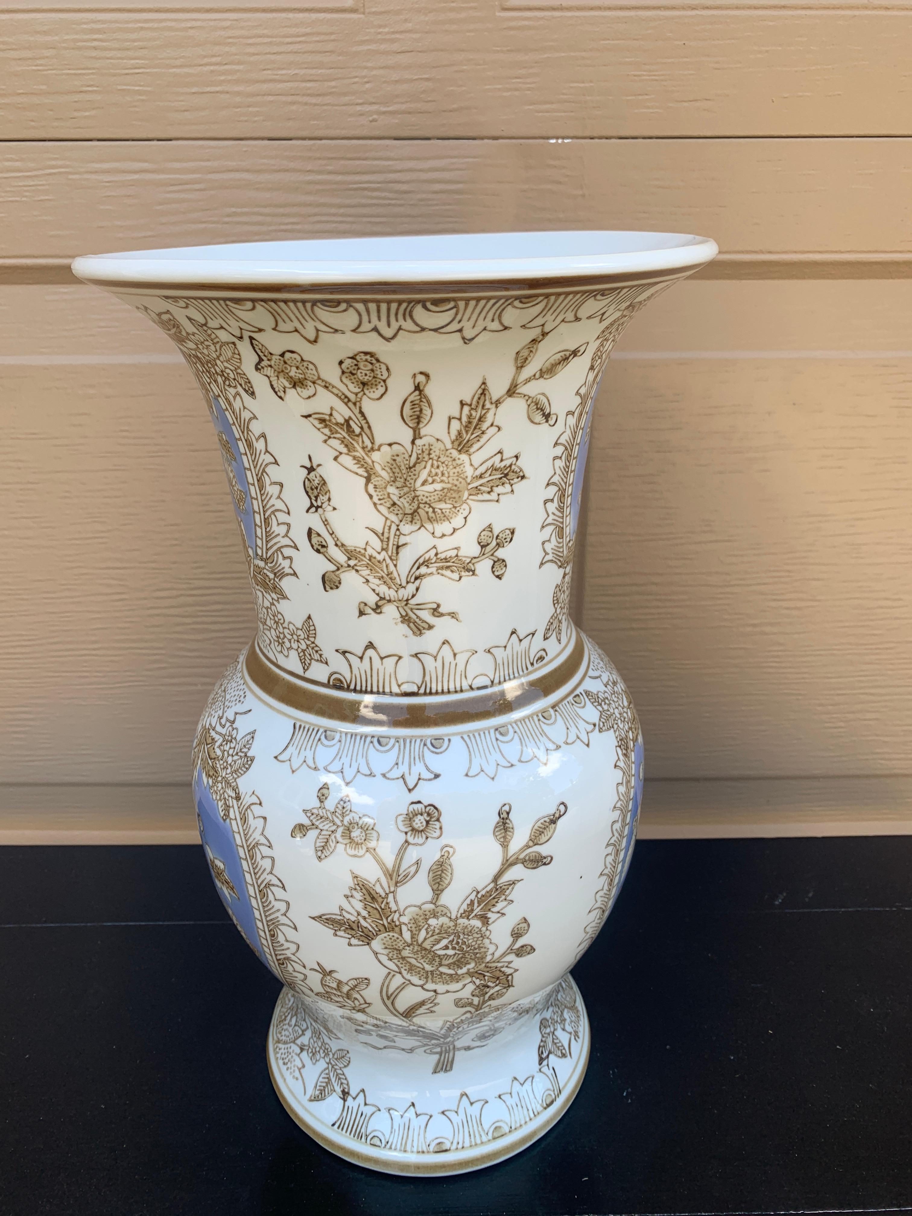 Vaso in porcellana bianca e blu Chinoiserie in vendita 3