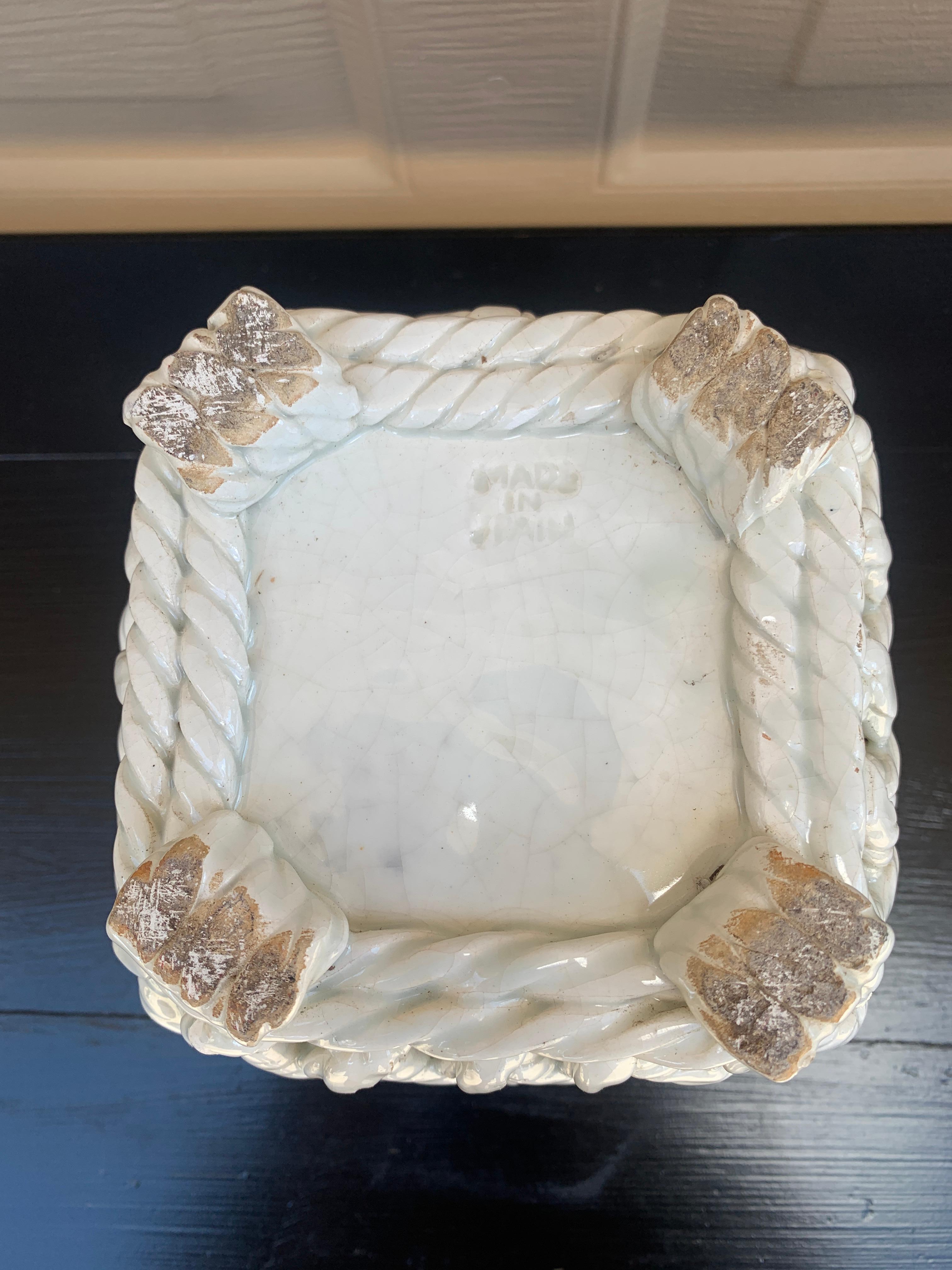 Französischer Blumenkästenkorb aus weißer Keramik mit gewebtem Seil, Landhausstil im Angebot 7
