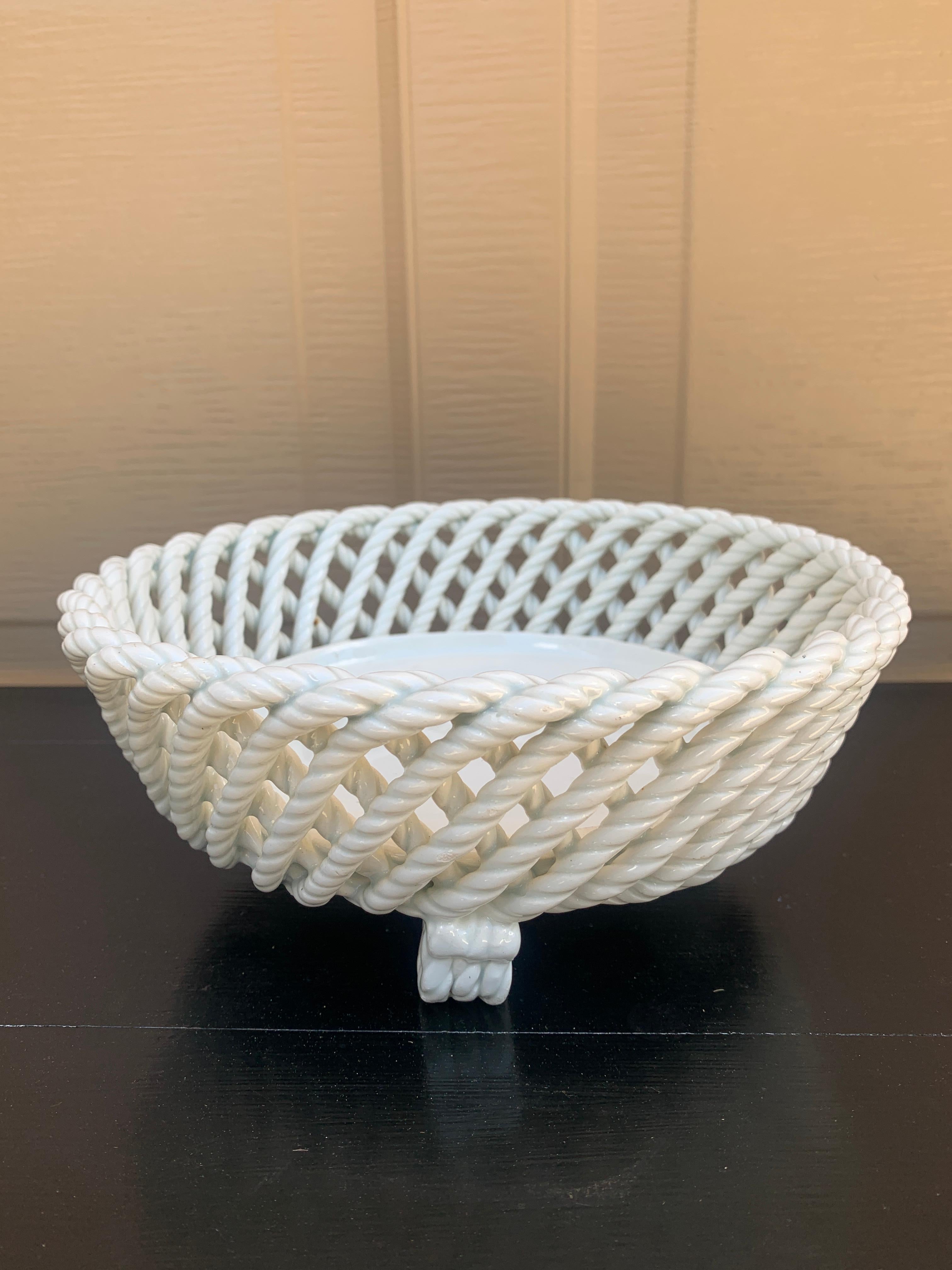 Französischer Blumenkästenkorb aus weißer Keramik mit gewebtem Seil, Landhausstil im Angebot 6