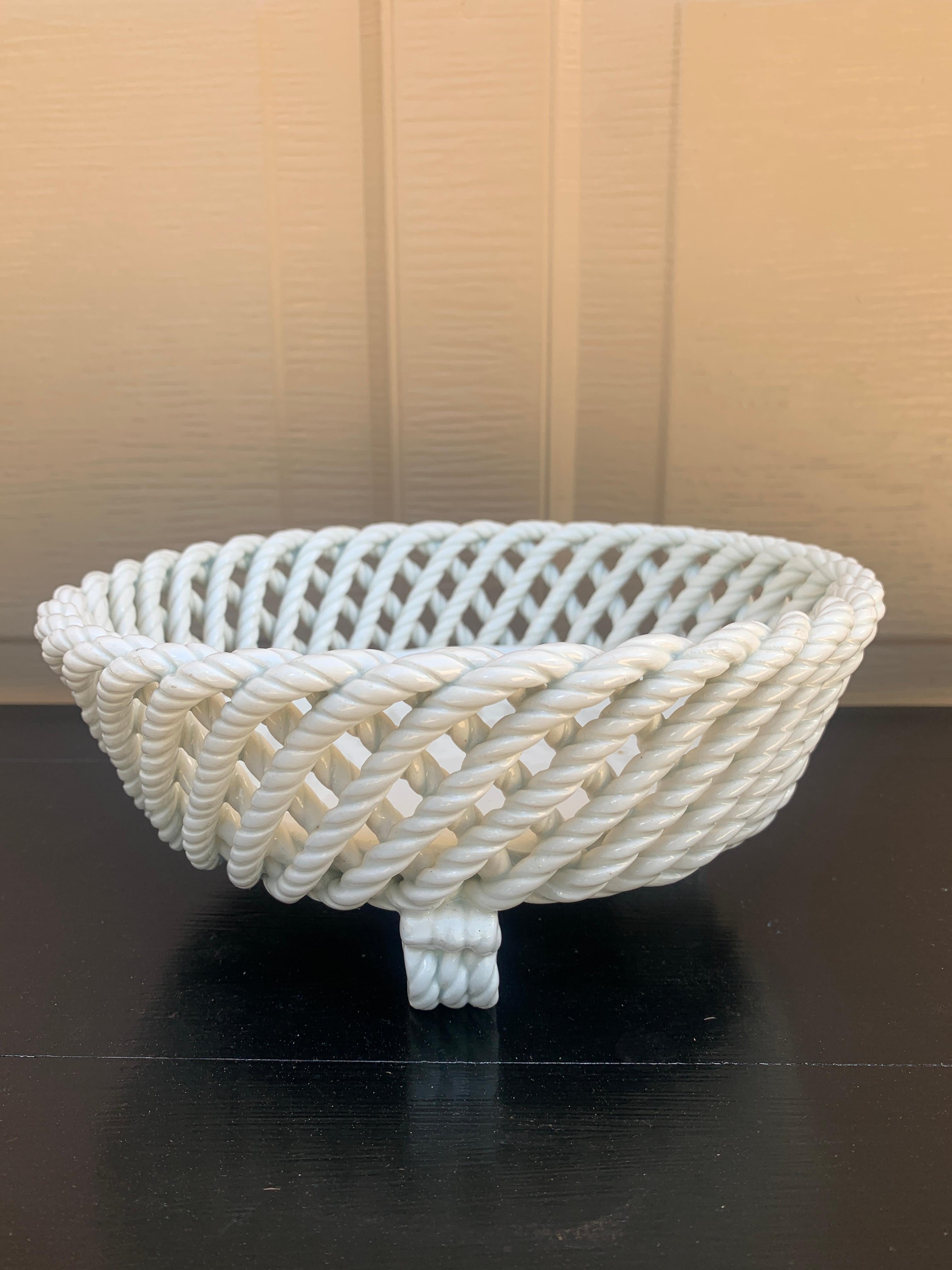 Französischer Blumenkästenkorb aus weißer Keramik mit gewebtem Seil, Landhausstil im Angebot 8