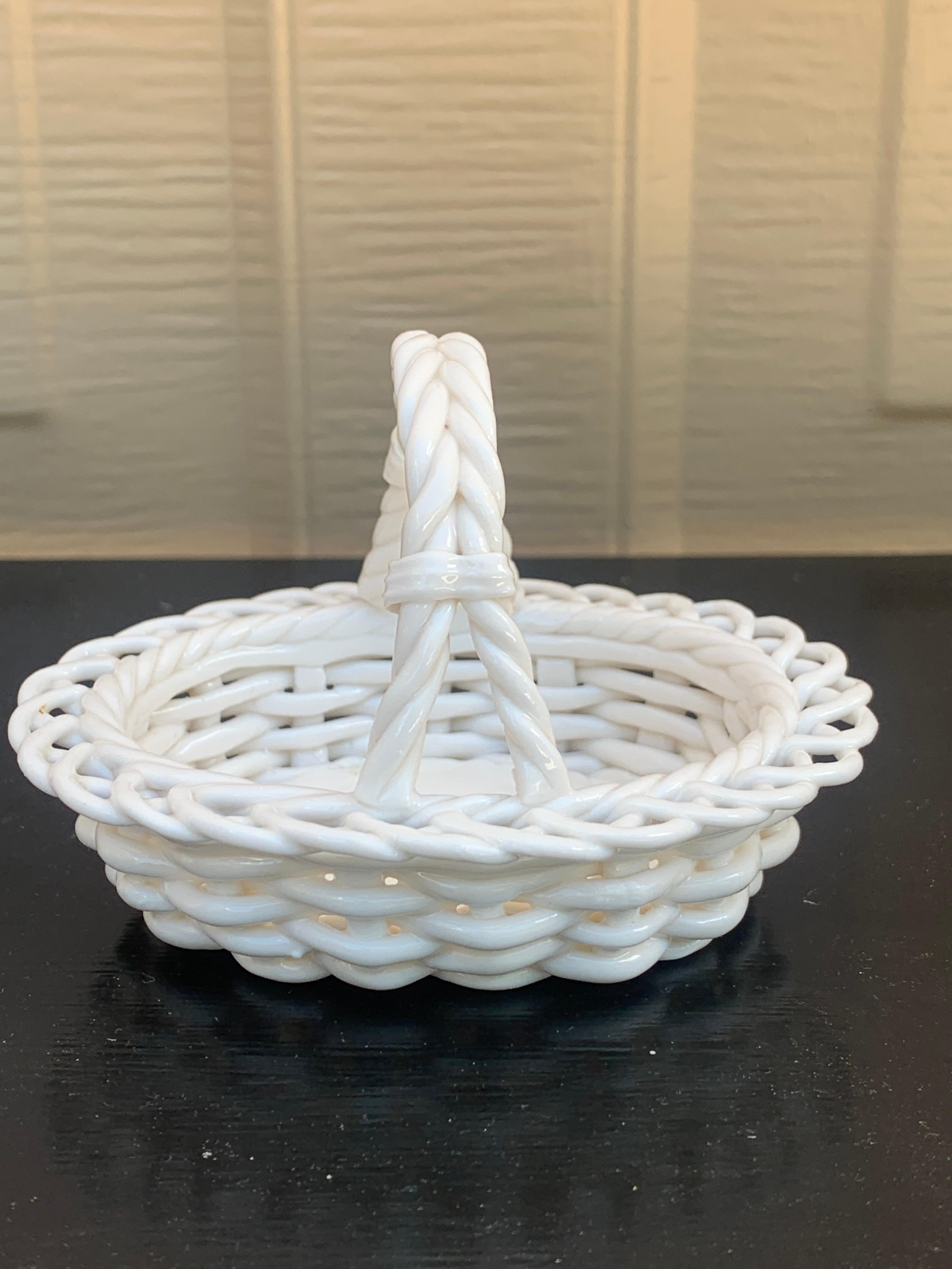 Ceramica Cestino in ceramica bianca French Country Whiting in vendita
