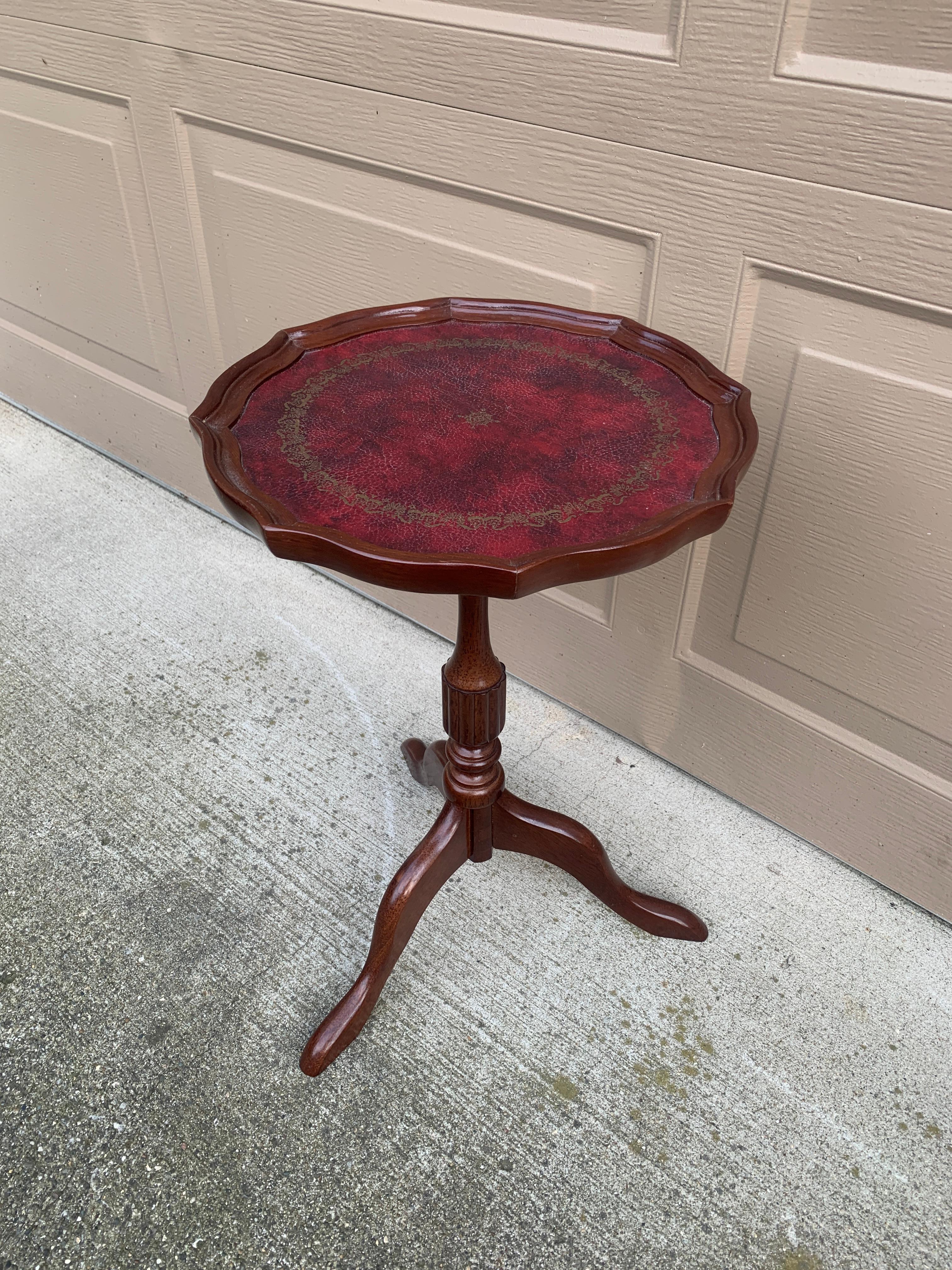 American Vintage Georgian Embossed Red Leather Top Mahogany Side Table For Sale
