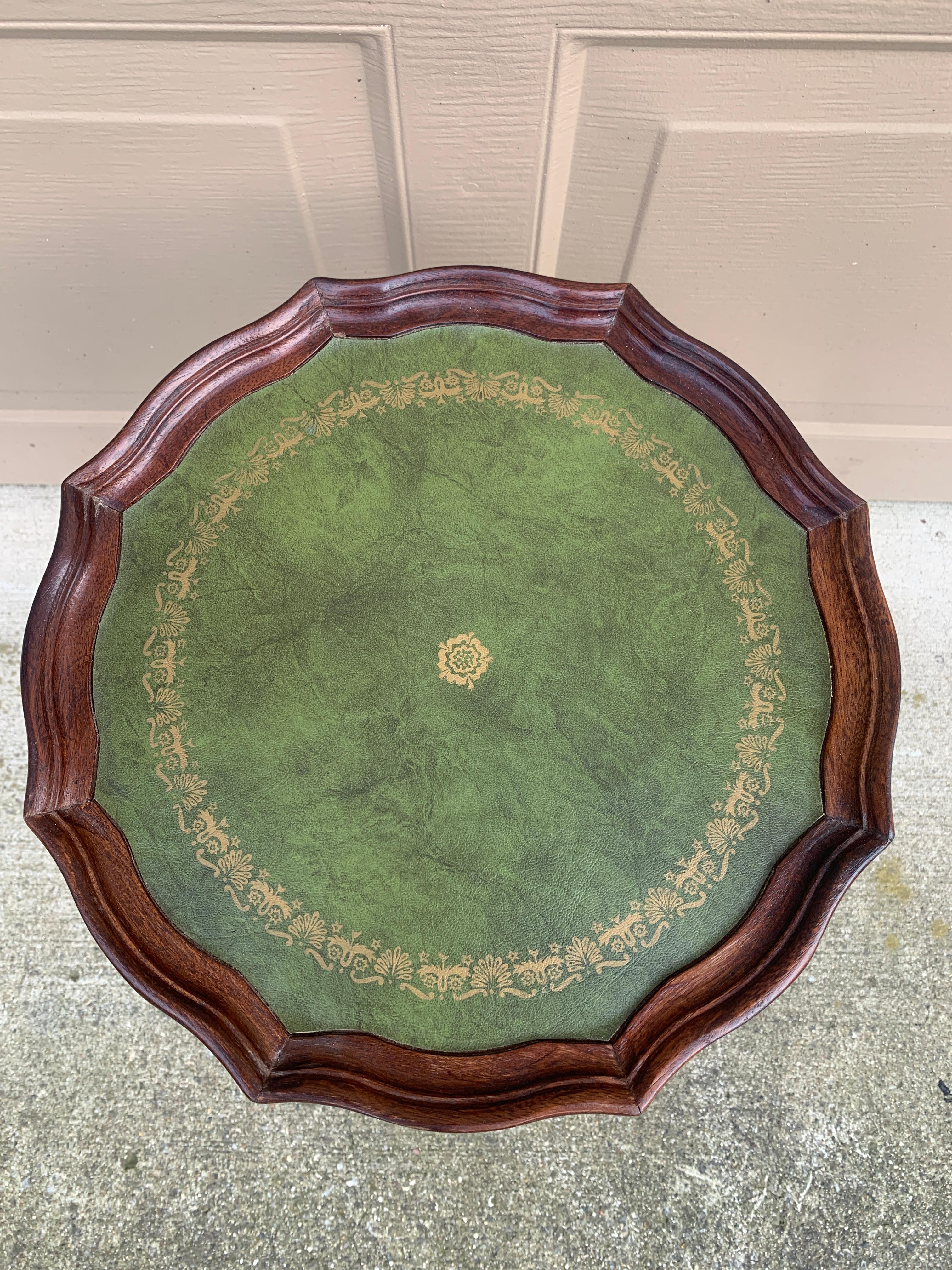 Vintage Georgian Embossed Green Leather Top Mahogany Side Table For Sale 2