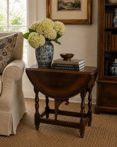 Early 20th Century English Jacobean Walnut Butterfly Drop Leaf Side Table