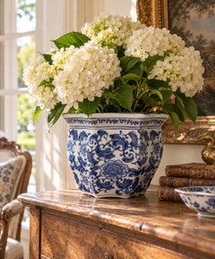Jardinera grande de porcelana azul y blanca Chinoiserie