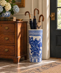 Portaombrelli in porcellana bianca e blu Chinoiserie con uccelli e motivi floreali