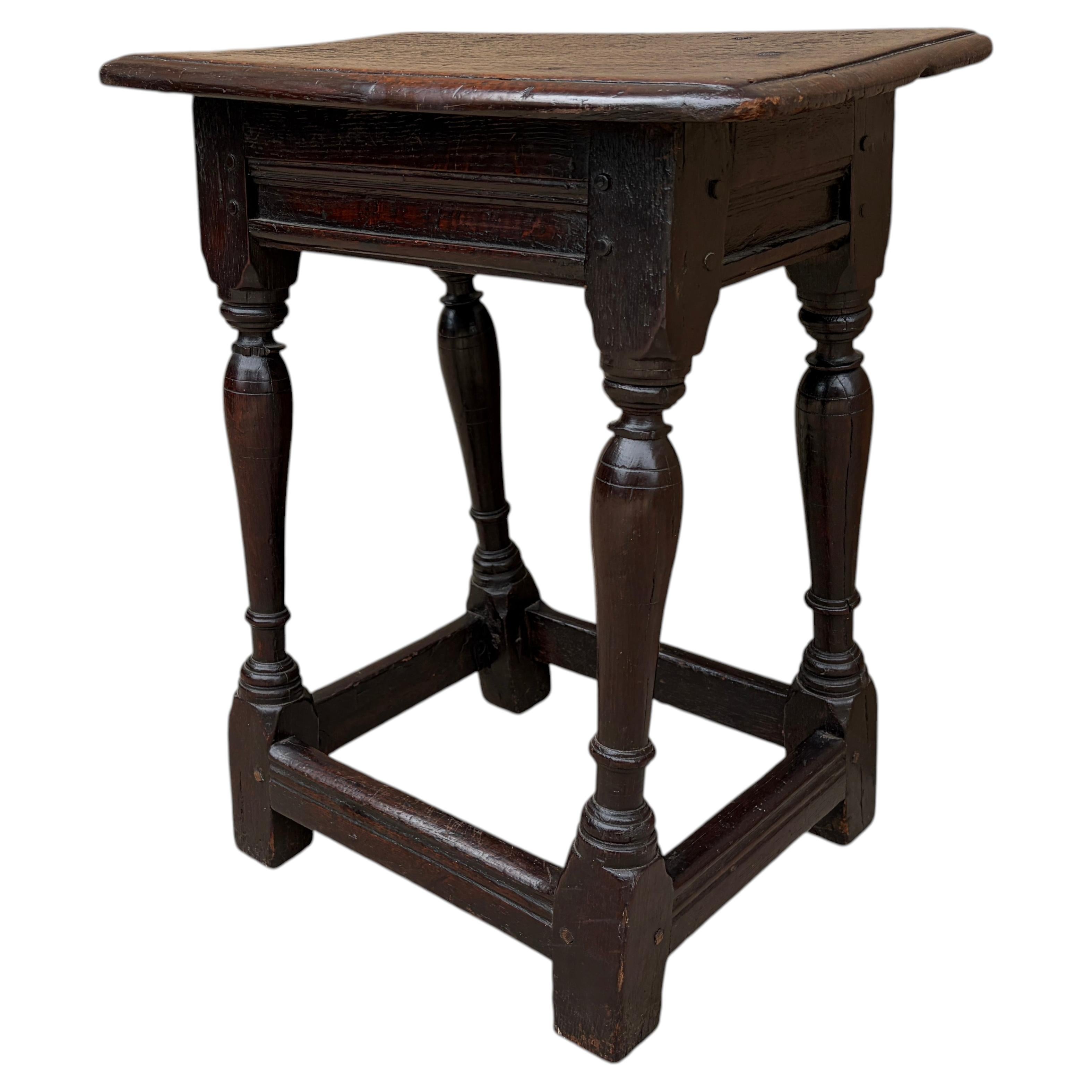 Tabouret ou table d'appoint en chêne anglais, datant de la fin du XVIIe siècle