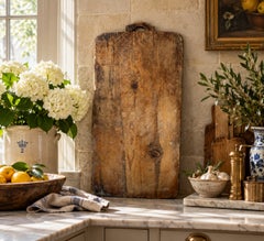 Tagliere da pane in legno in stile primitivo francese della fine del XIX secolo