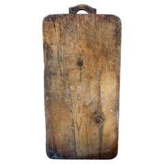 Tagliere da pane in legno in stile primitivo francese della fine del XIX secolo