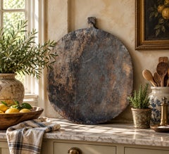 Tagliere da pane in legno in stile primitivo francese della fine del XIX secolo