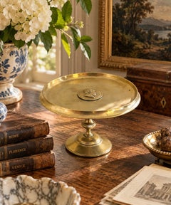 Tazza italienne en laiton du XIXe siècle, datant du Grand Tour, ornée d'un médaillon à l'effigie d'un portrait