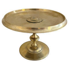 Tazza italienne en laiton du XIXe siècle, datant du Grand Tour, ornée d'un médaillon à l'effigie d'un portrait