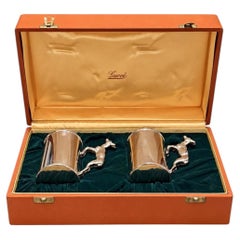 Coppia di boccali Gucci placcati argento con manici a forma di cervo, nella confezione originale