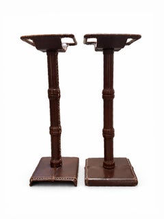 Par de soportes para ceniceros de cuero cosido de Jacques Adnet (atribuidos), Francia