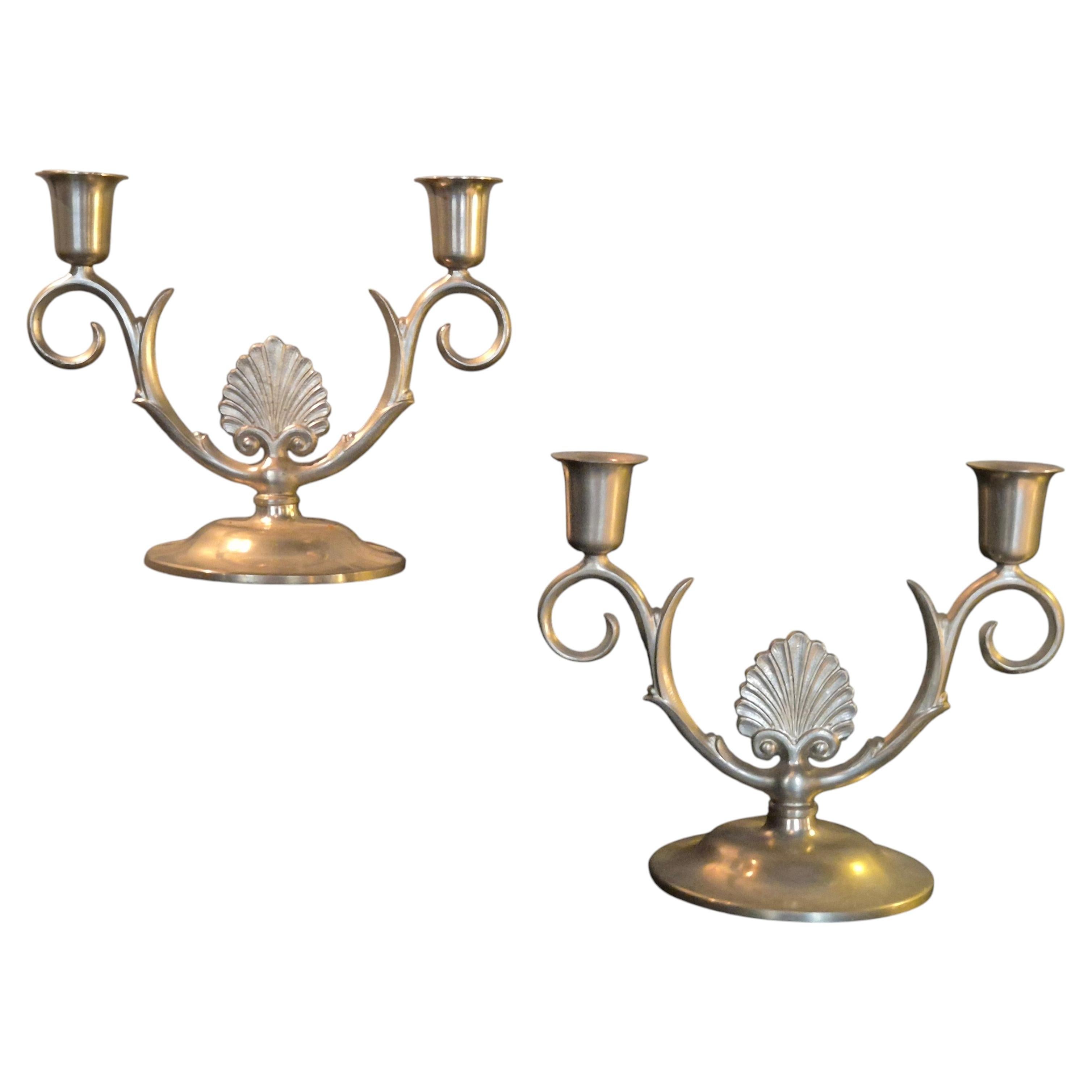 Eleganti candelabri in peltro della linea "Swedish Grace", 1 paio, realizzati nel 1934. in vendita