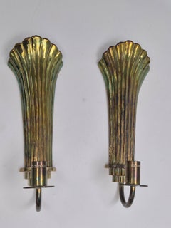 Una coppia di candelieri da parete in ottone massiccio di Lars Holmström, Arvika, Modernismo svedese.