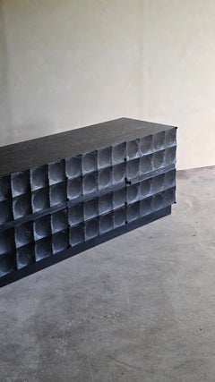 Buffet de style brutaliste en chêne teinté noir, signé J. Batenburg pour MI Belgium, années 1970