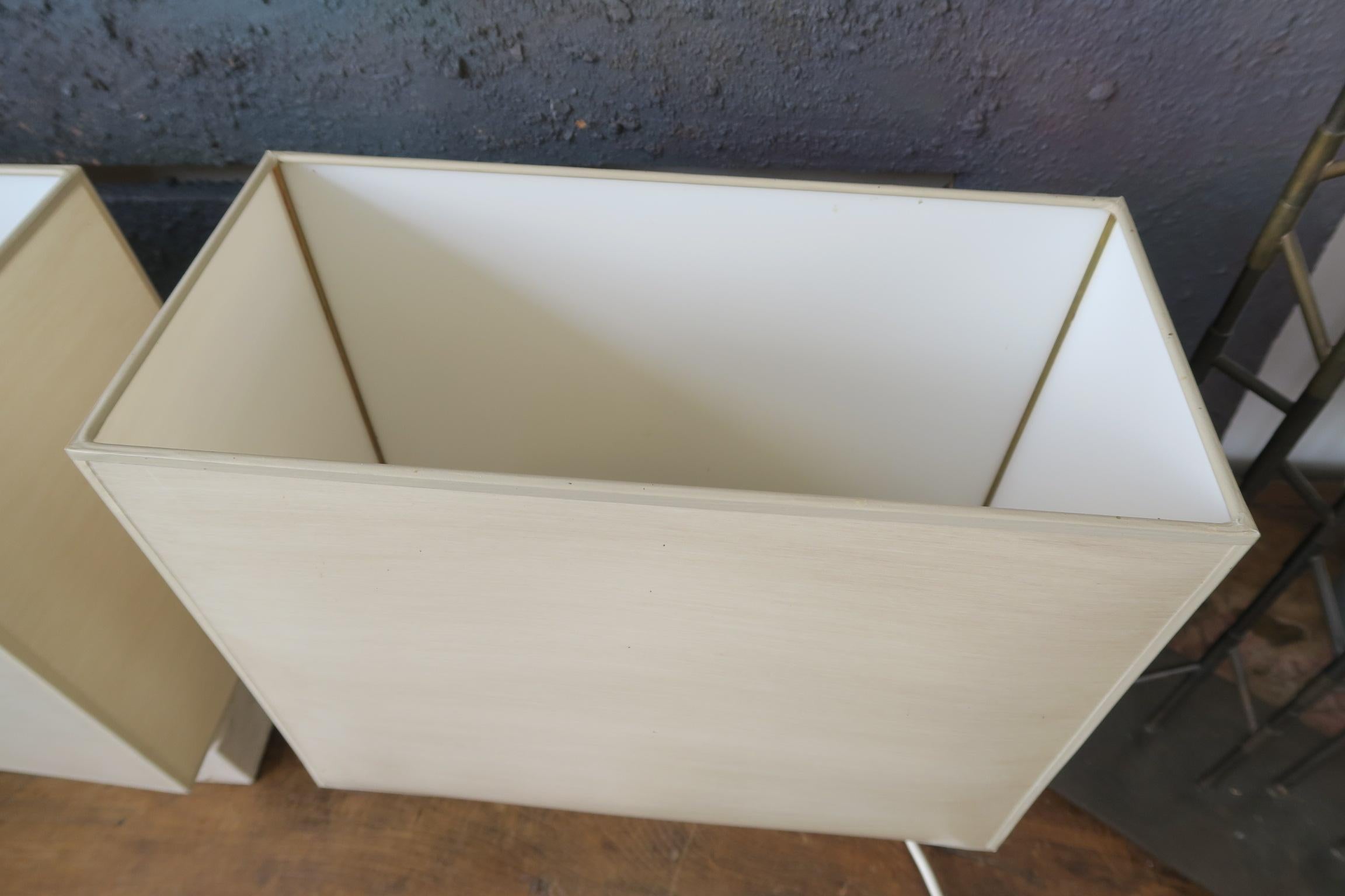 par de lámparas de mesa en travertino de los años 70 Brutalista en venta