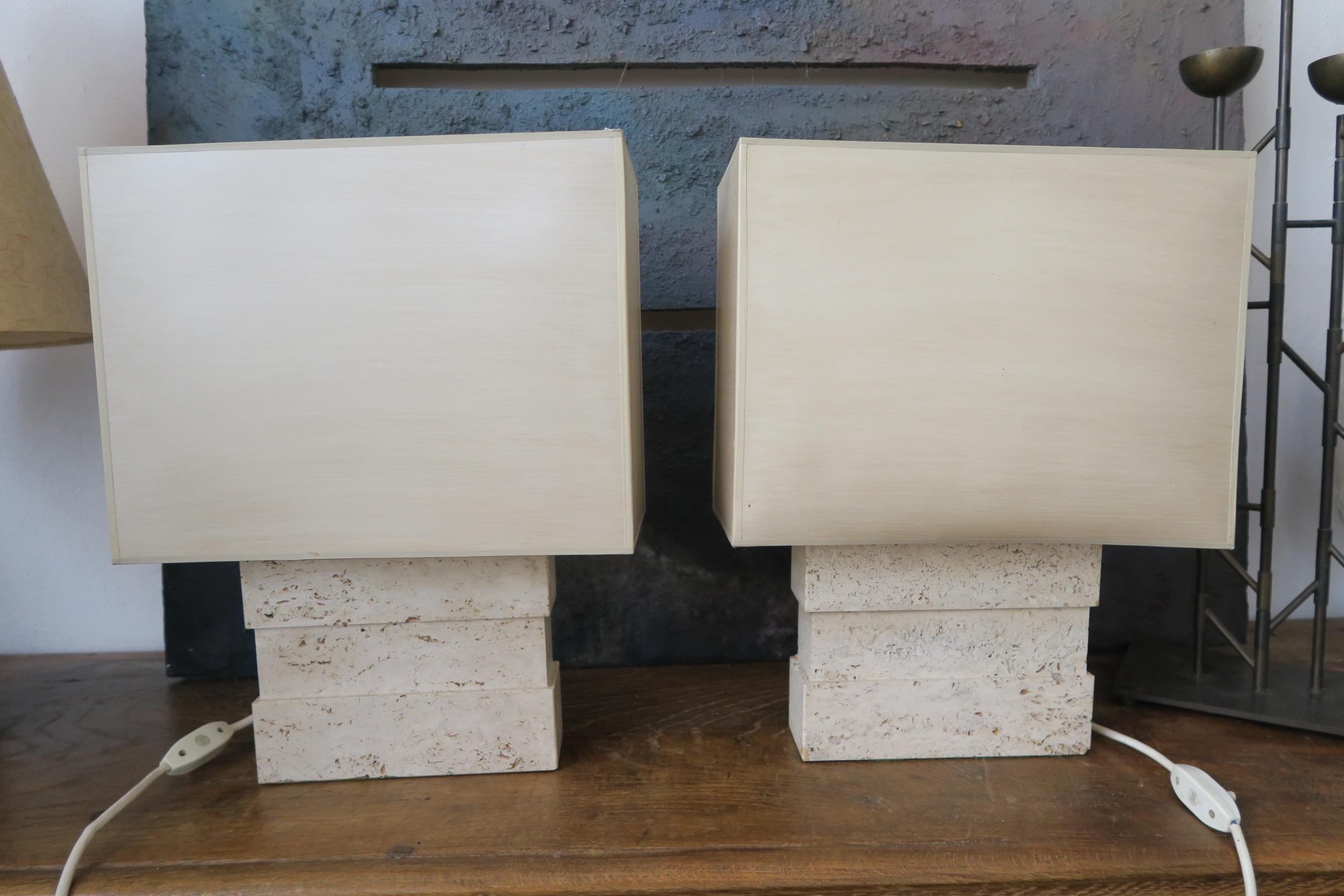 par de lámparas de mesa en travertino de los años 70 en venta 5