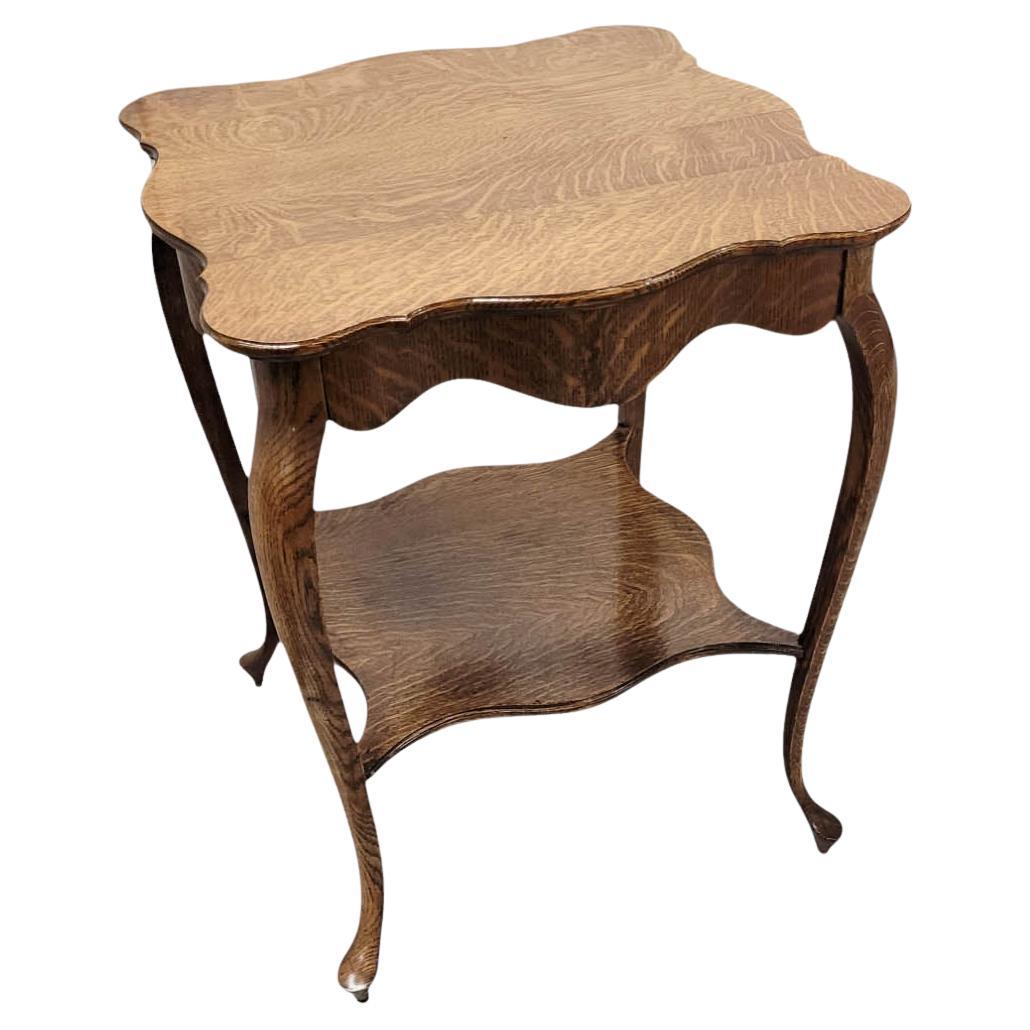 Ancienne table de salon en chêne équarri "Tiger's Eye en vente