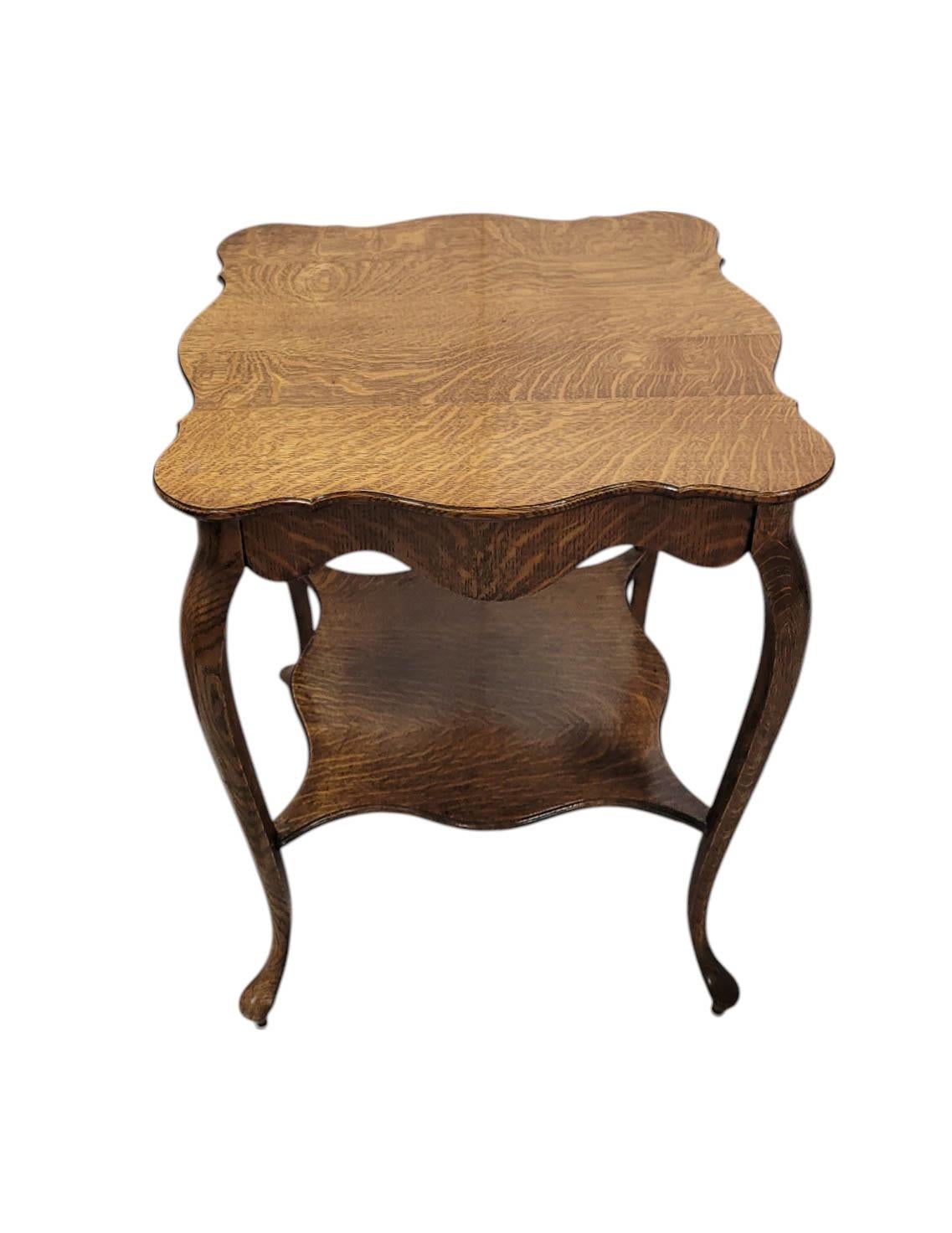 Anglais Ancienne table de salon en chêne équarri 