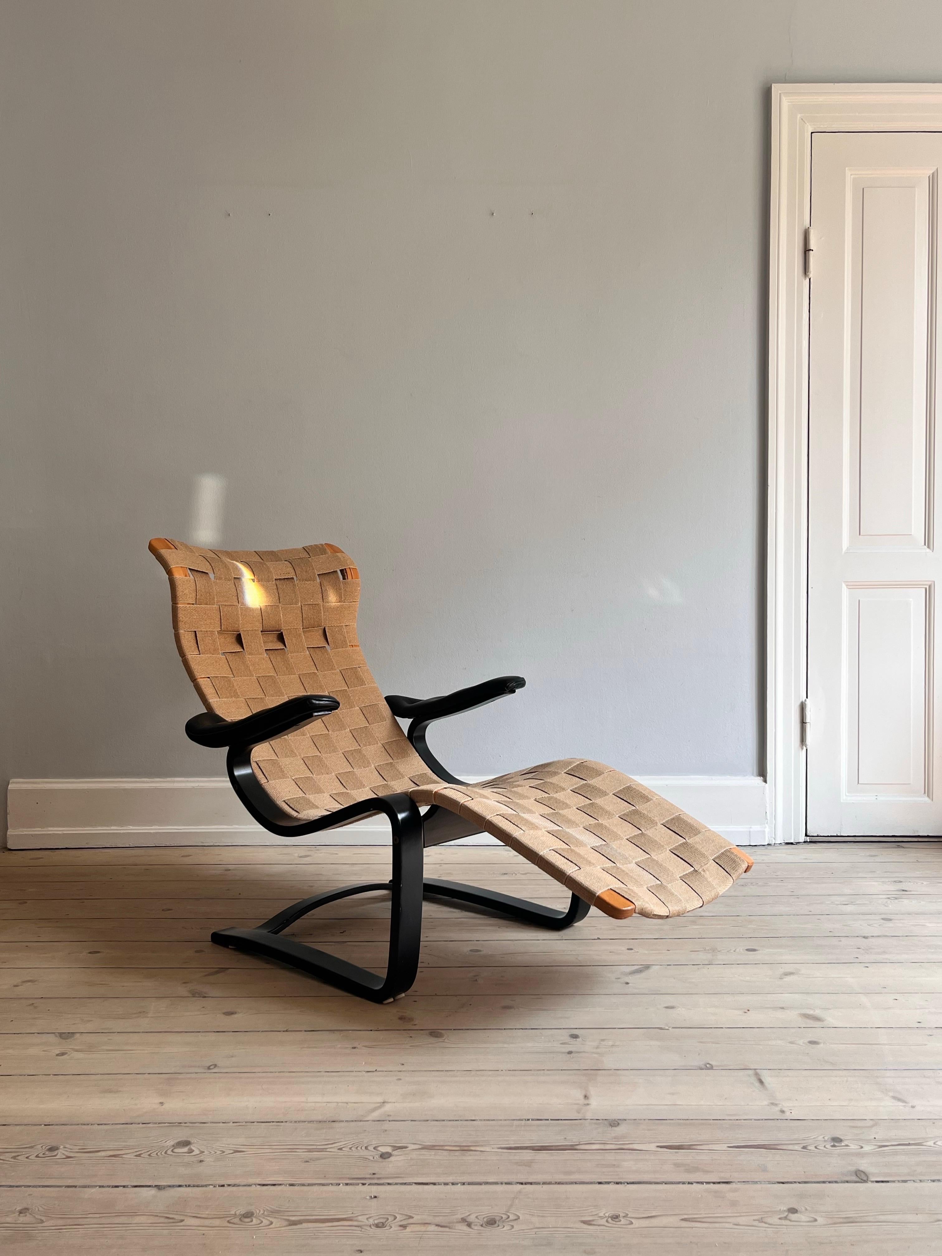 Swedish chaiselong / daybed in linen webbing by Gustav Axel Berg 3