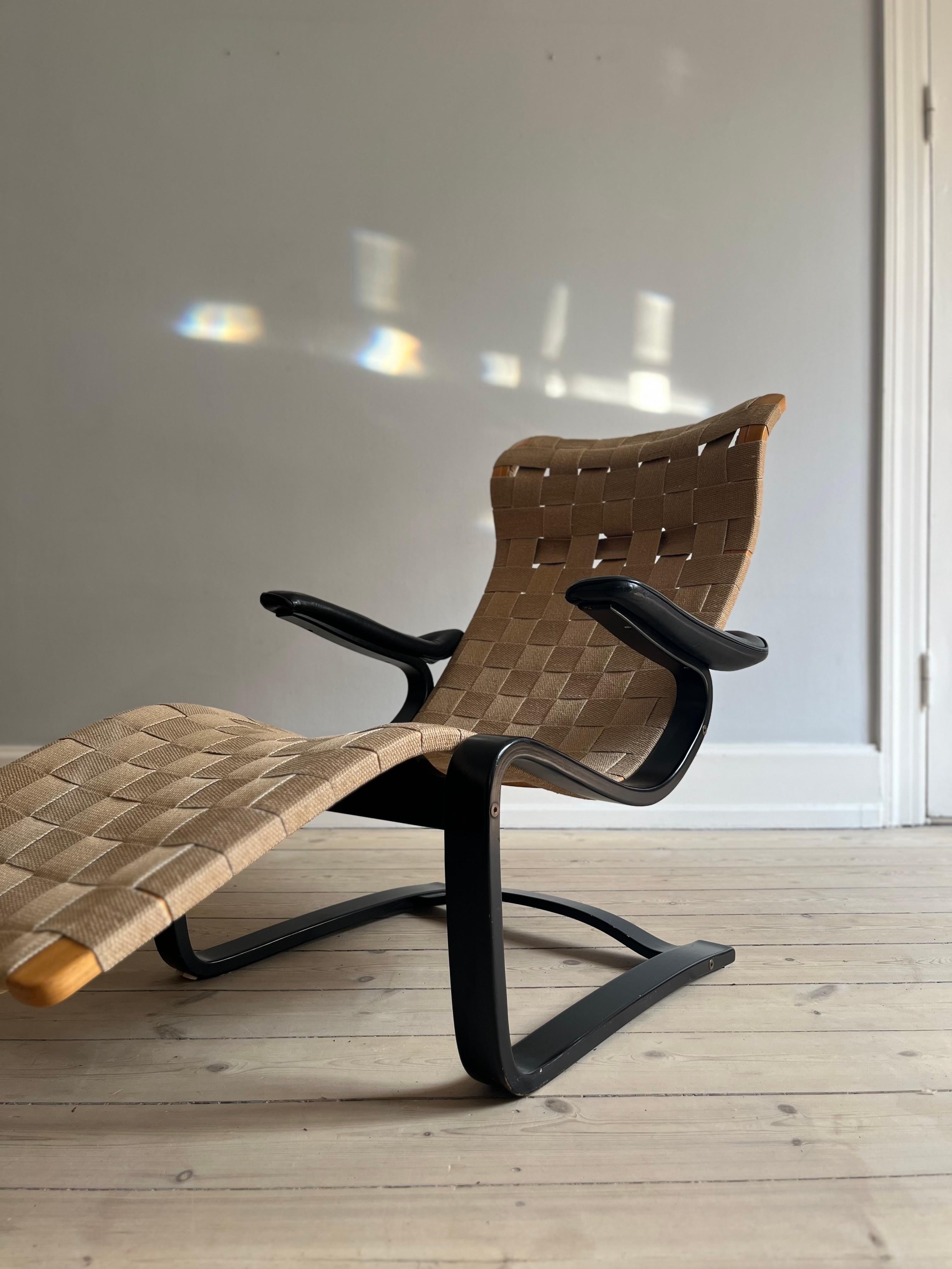 Swedish chaiselong / daybed in linen webbing by Gustav Axel Berg 5
