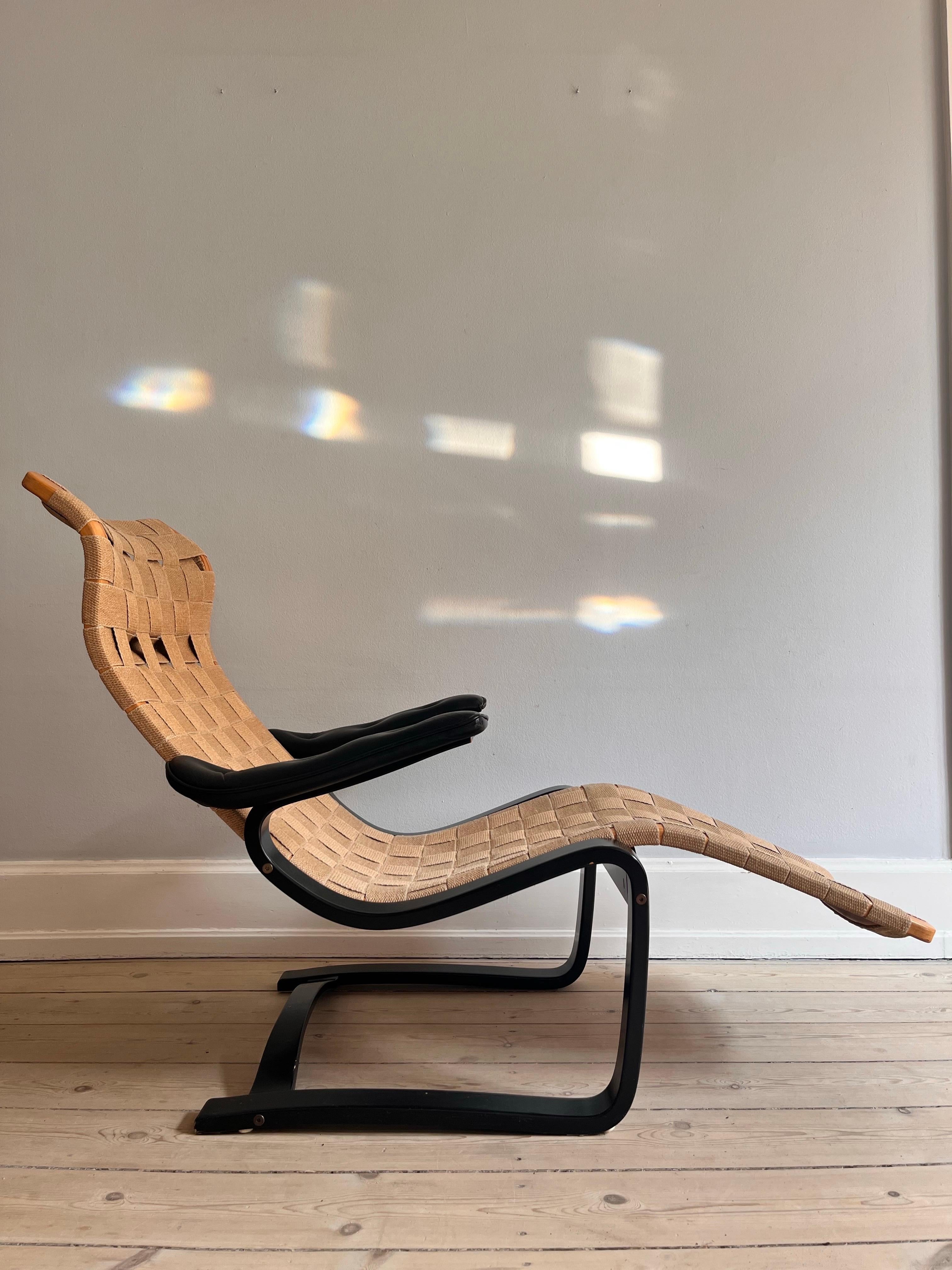 Swedish chaiselong / daybed in linen webbing by Gustav Axel Berg 7