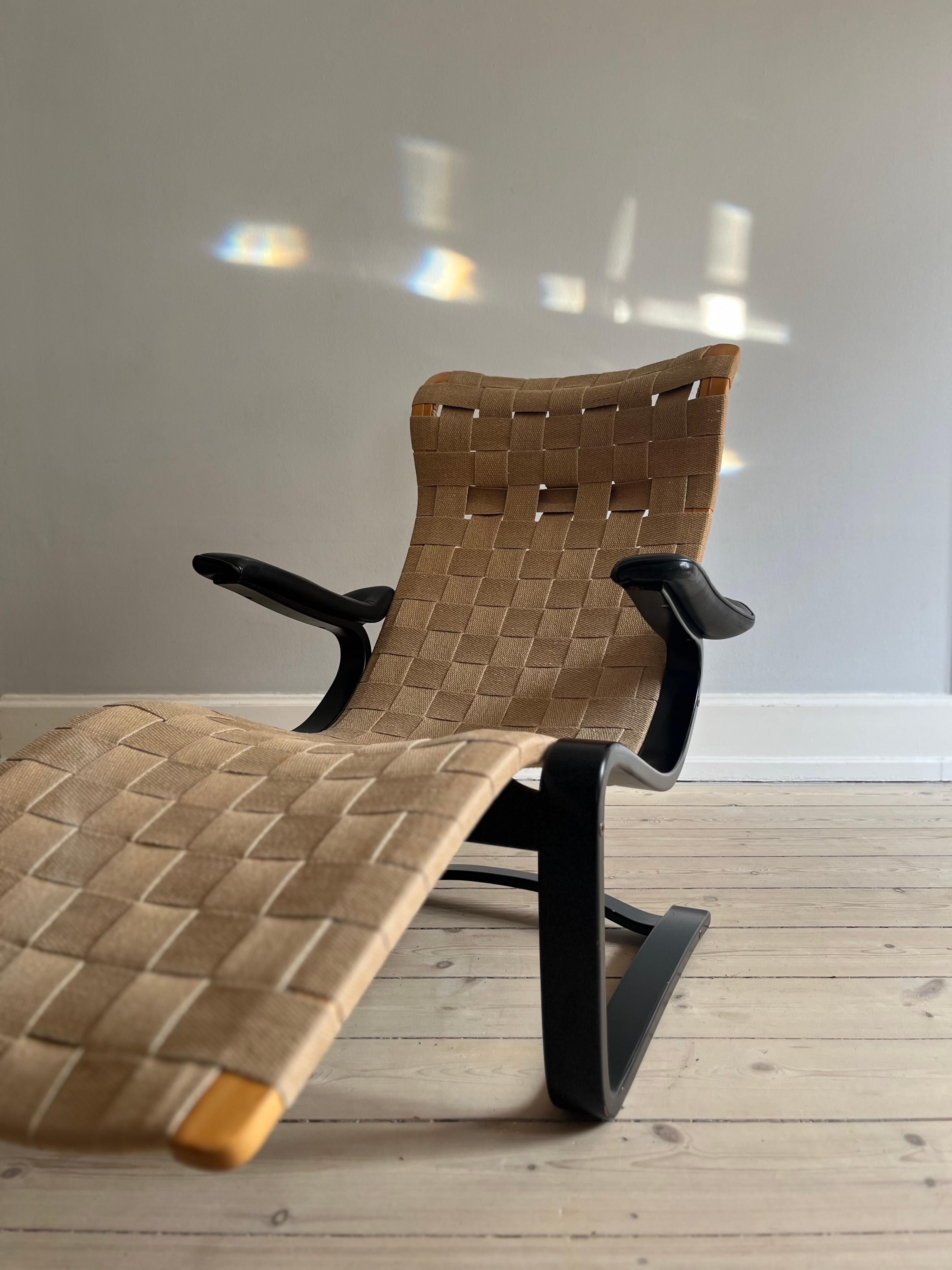 Swedish chaiselong / daybed in linen webbing by Gustav Axel Berg 9