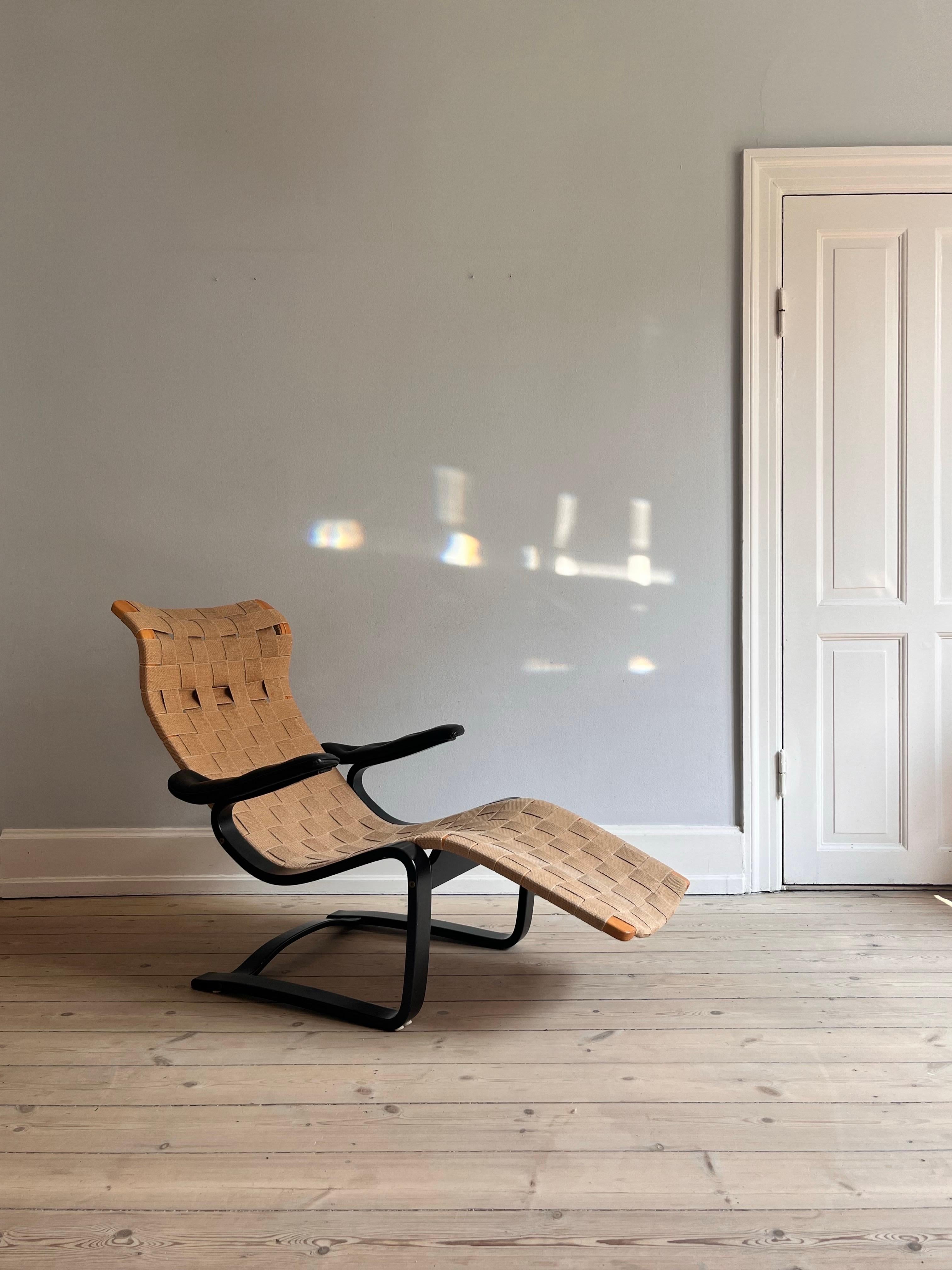 Swedish chaiselong / daybed in linen webbing by Gustav Axel Berg 8