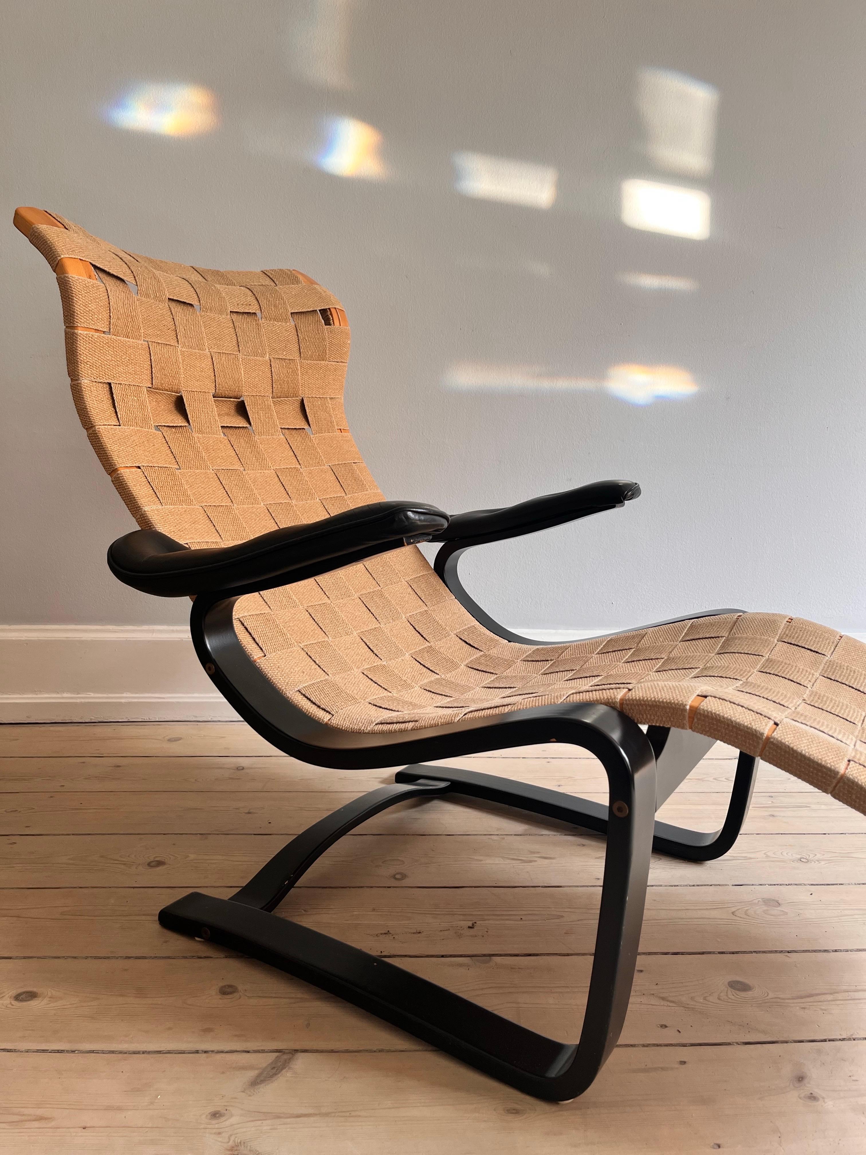 Swedish chaiselong / daybed in linen webbing by Gustav Axel Berg 10