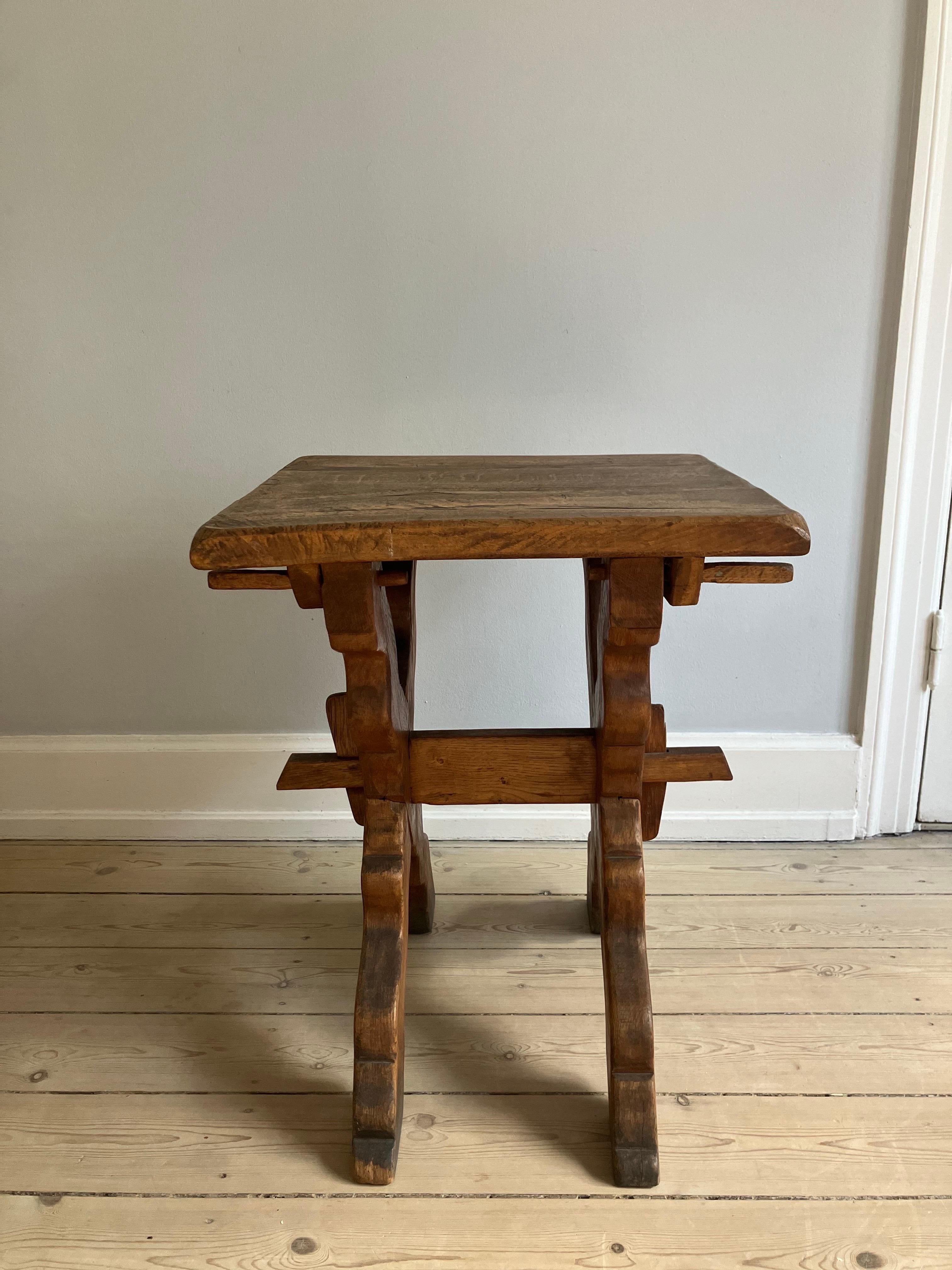 Danish Mid-Century Brutalist Desk / Small Table in Solid Oak Wood, 1920 For Sale 1