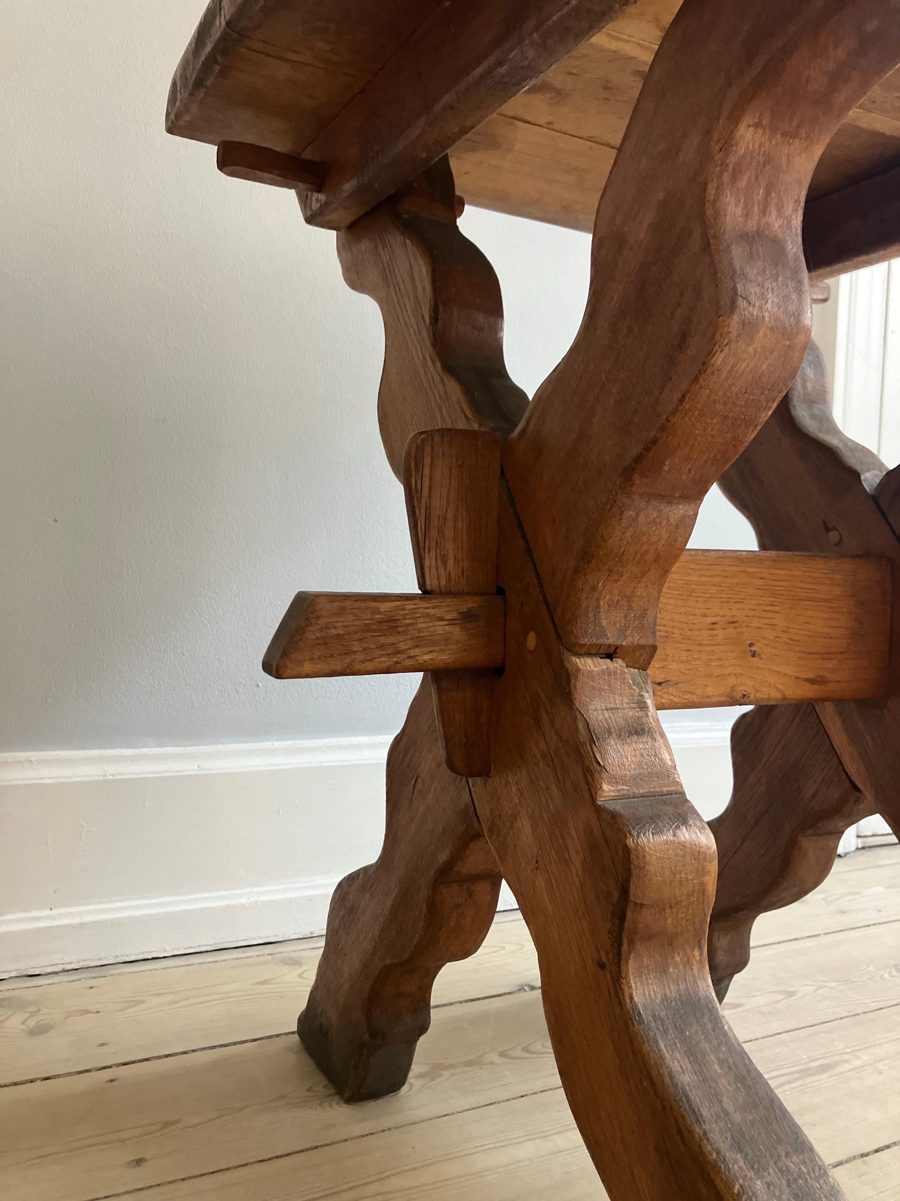 Danish Mid-Century Brutalist Desk / Small Table in Solid Oak Wood, 1920 For Sale 3