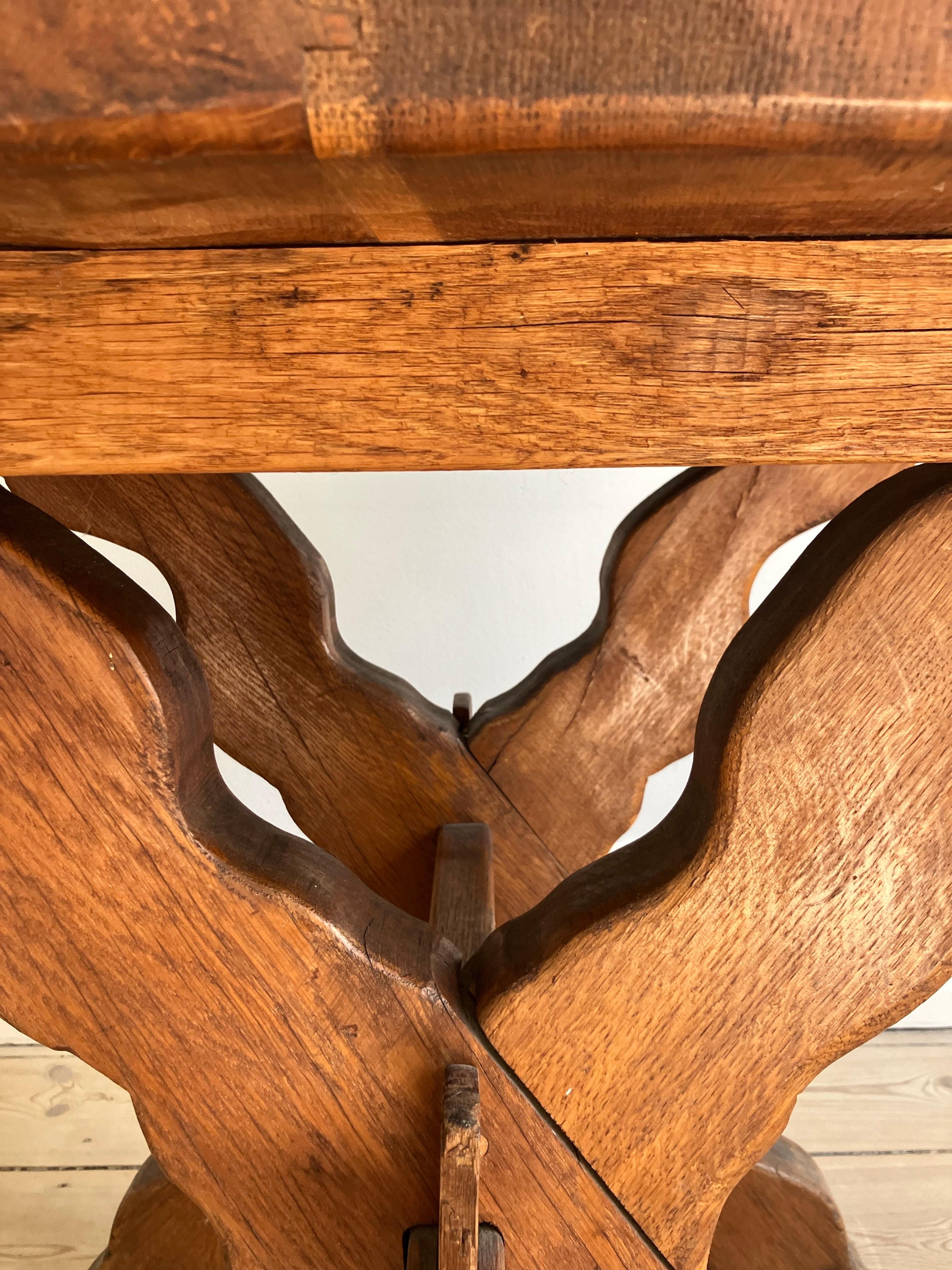 Danish Mid-Century Brutalist Desk / Small Table in Solid Oak Wood, 1920 For Sale 2